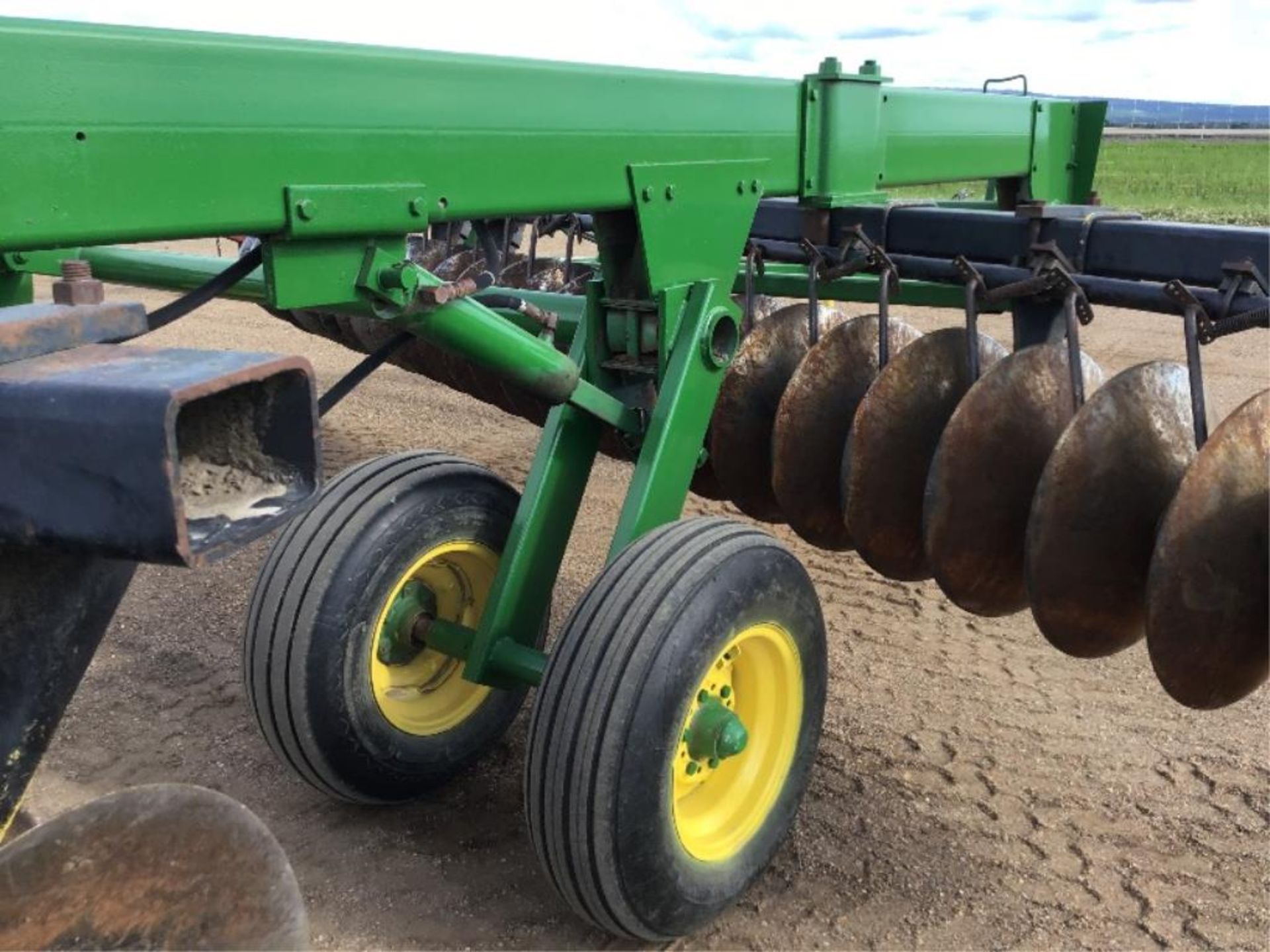 370 John Deere 18Ft Off-set Disc 20-22in Discs, 9in Spacing - Image 6 of 8