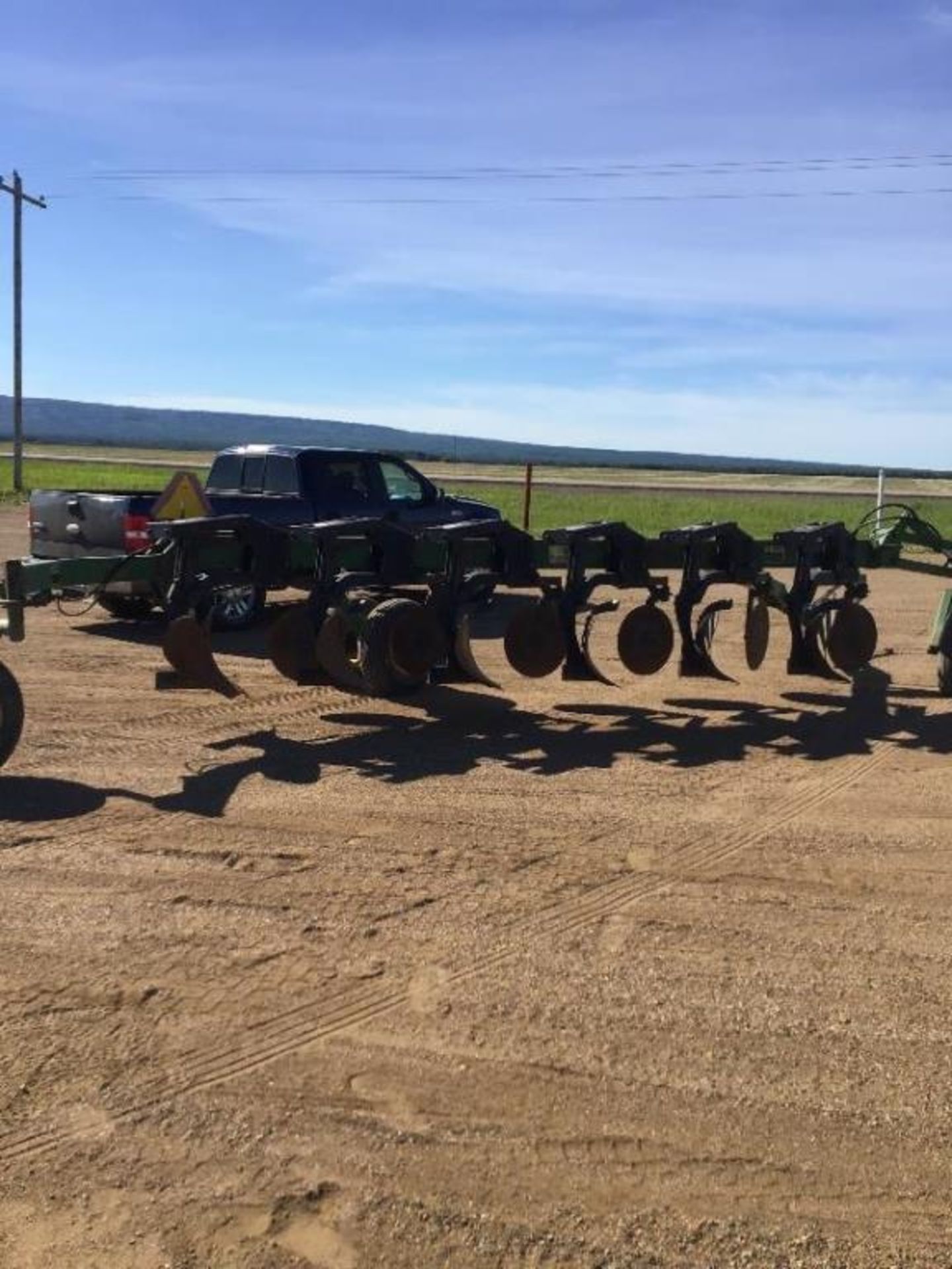 3600 John Deere 6 bottom plow - Image 3 of 5