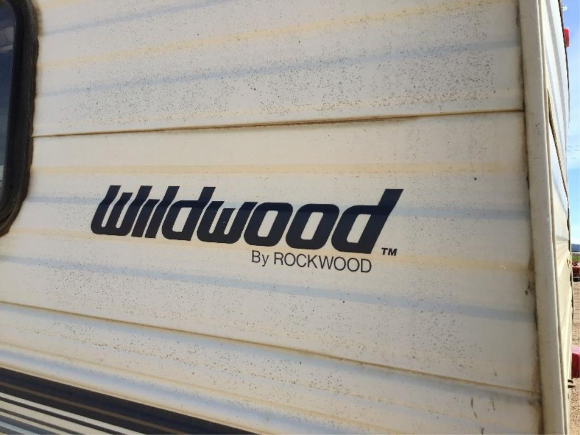 Wildwood by Rockwood Travel Trailer NO VIN sells w/BOS Only, c/w Stabilizer Hitch, Bunk Beds, Sleeps - Image 4 of 11