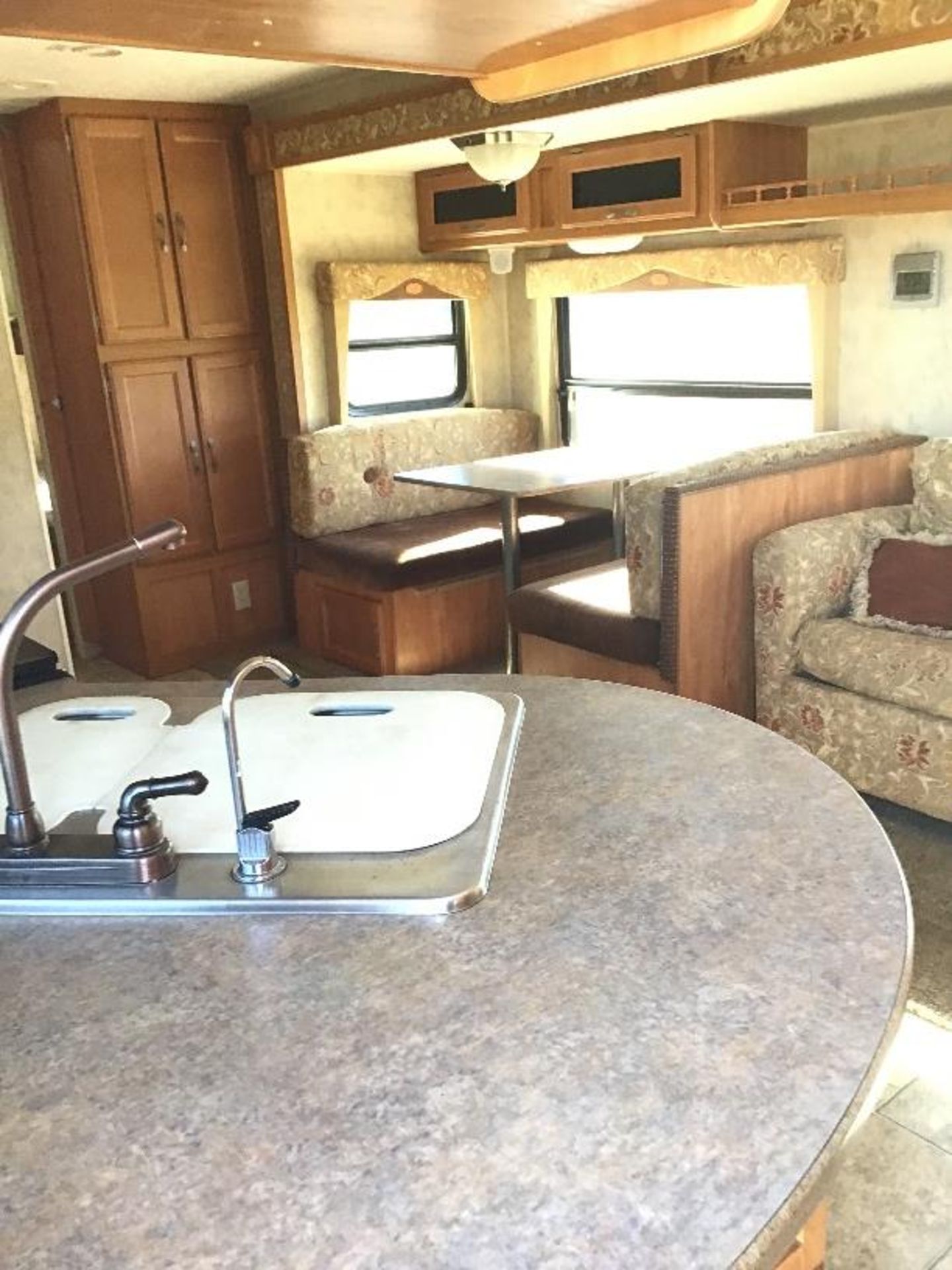 2008 Tundra 30QB-DSL Holiday Trailer VIN 47CTA3T298K123271 Quad Bunks in rear, Master Bedroom in - Image 8 of 18