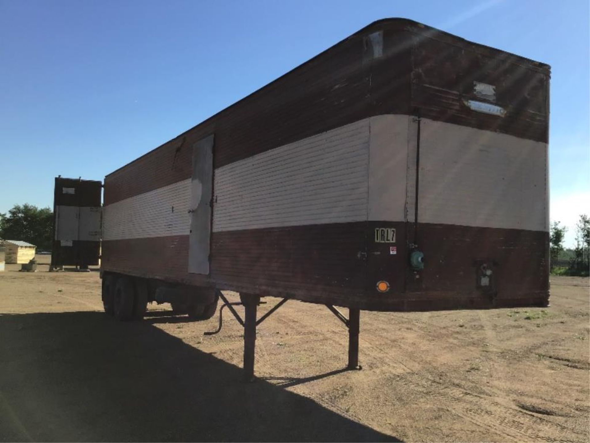 40Ft Van Trailer/Storage Unit NO VIN, sells with Bill of Sale Only. No copy of Registration - Image 2 of 5