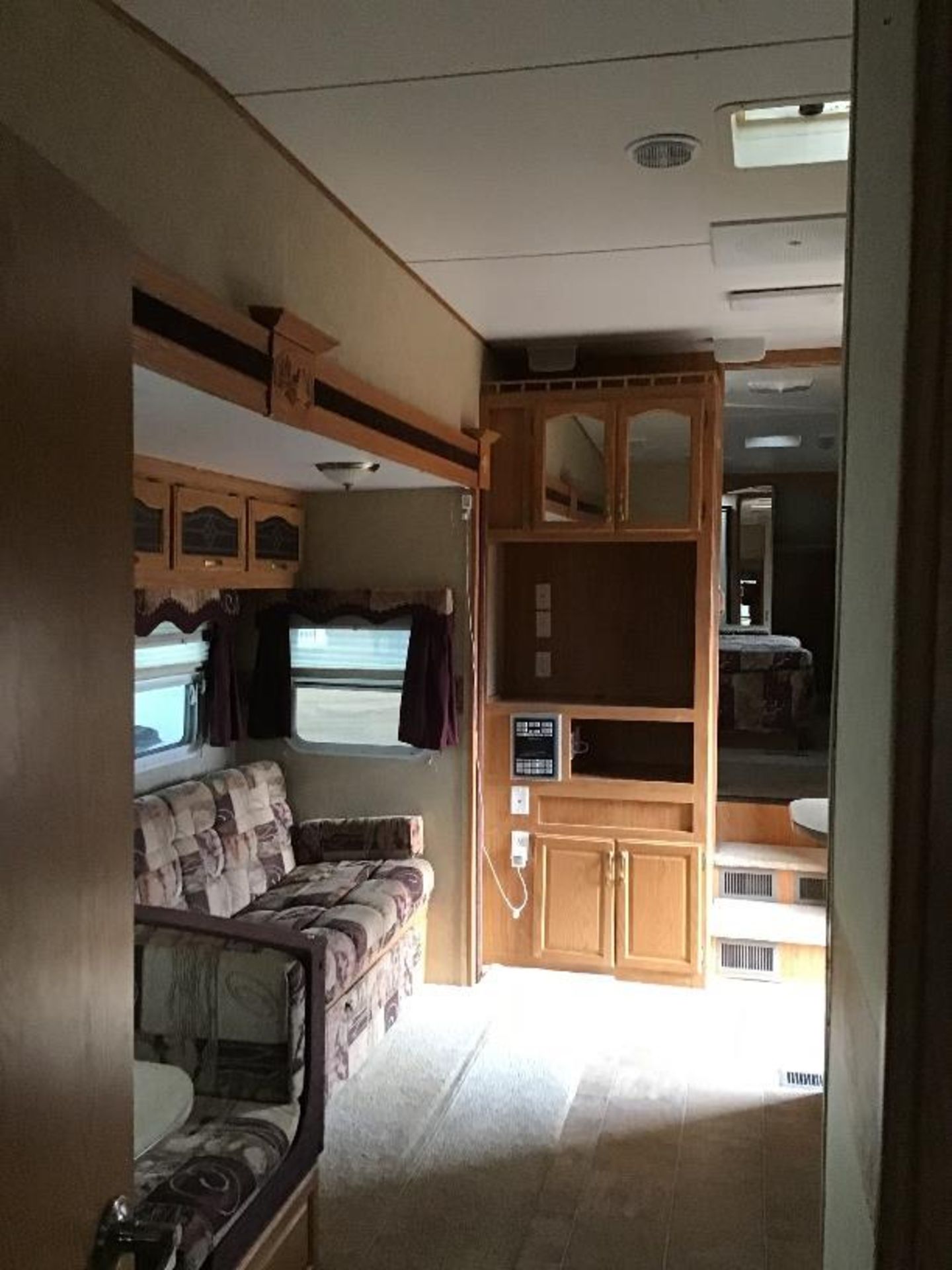2007 Sandpiper F315 by Forest River 5th Wheel Holiday Trailer - Image 18 of 29