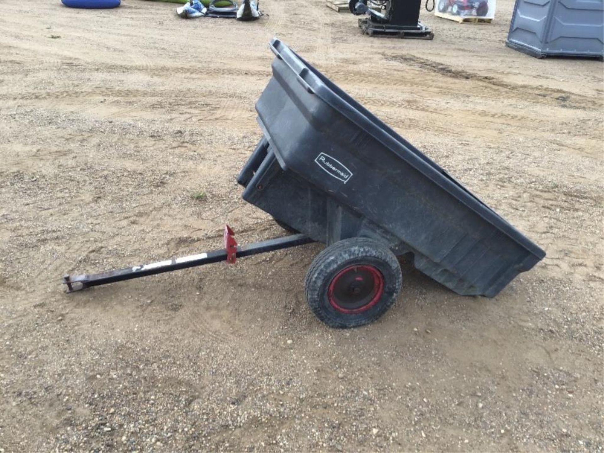 Rubbermaid Dump Garden Cart - Image 2 of 3