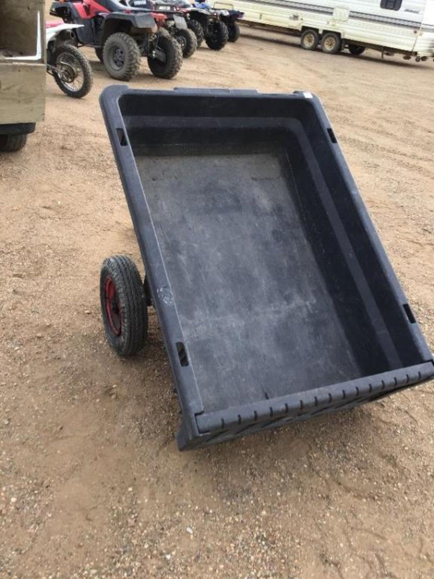 Rubbermaid Dump Garden Cart - Image 3 of 3