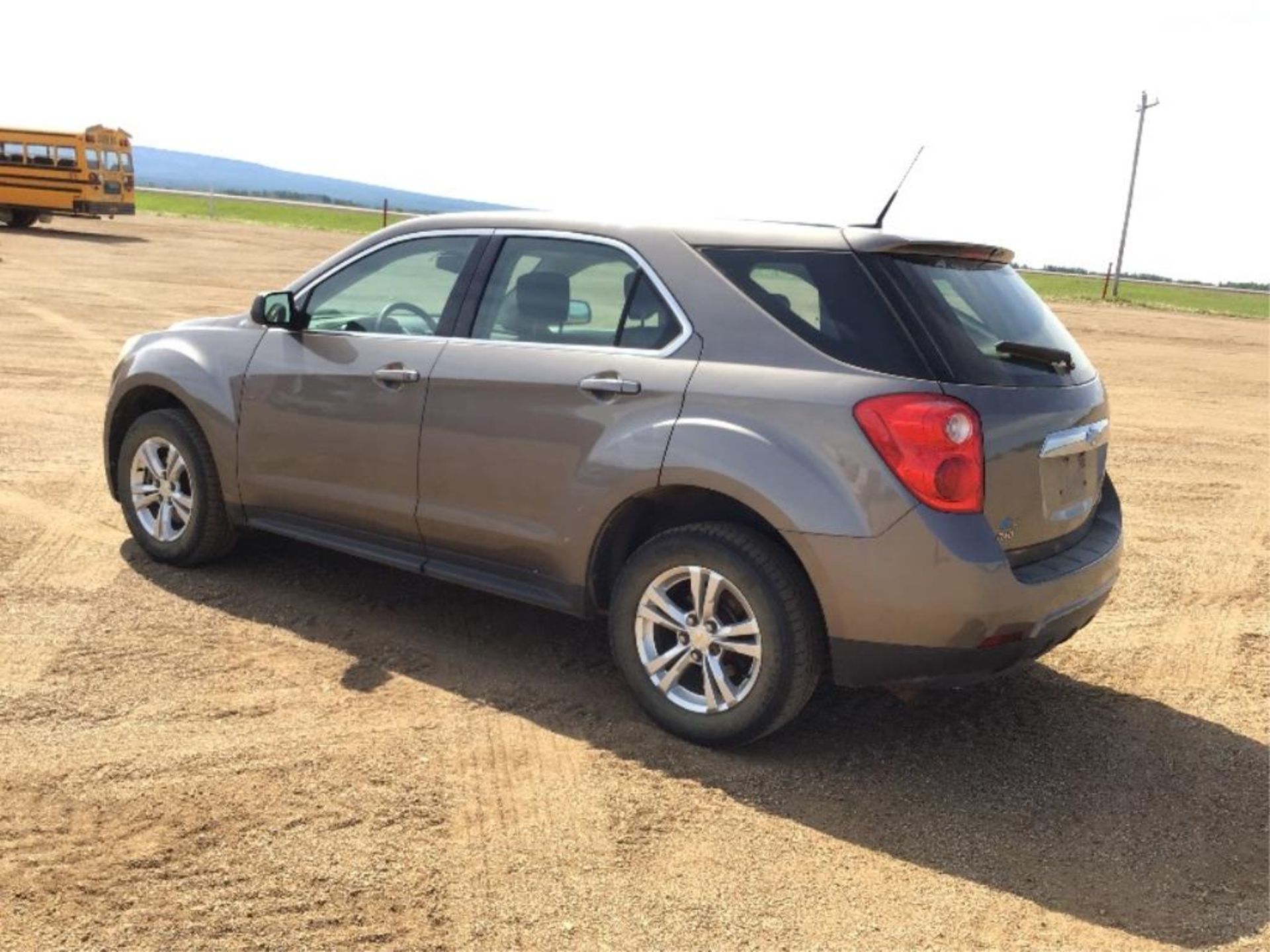 2010 Chevrolet Equinox LS AWD SUV VIN 2CNFLCEW3A6390547 EcoTec Eng, A/T, 105,936km. From the Fort - Image 3 of 10