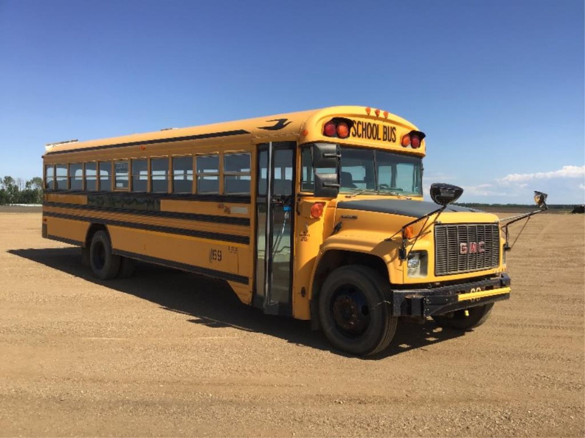 2002 GMC 66-pass Bus # 69 VIN 1GDL7T1C12J501121 Cat 3126 Diesel Eng, A/T, 368,196km - Image 3 of 16