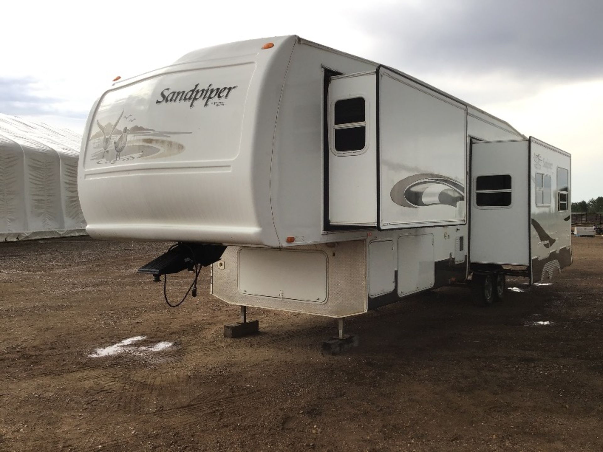 2007 Sandpiper F315 by Forest River 5th Wheel Holiday Trailer - Image 2 of 29
