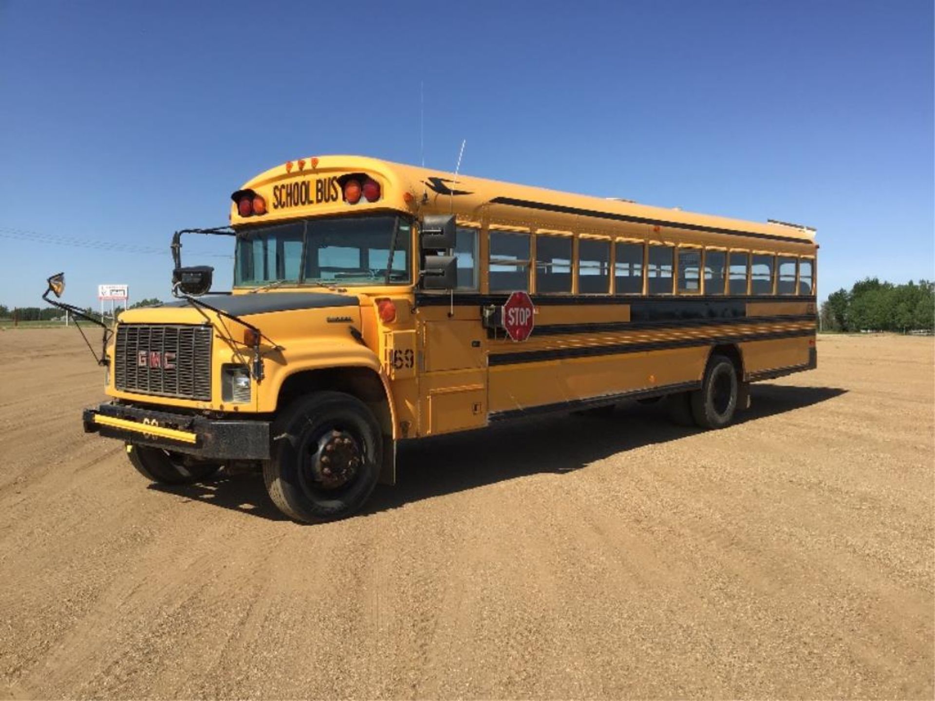 2002 GMC 66-pass Bus # 69 VIN 1GDL7T1C12J501121 Cat 3126 Diesel Eng, A/T, 368,196km