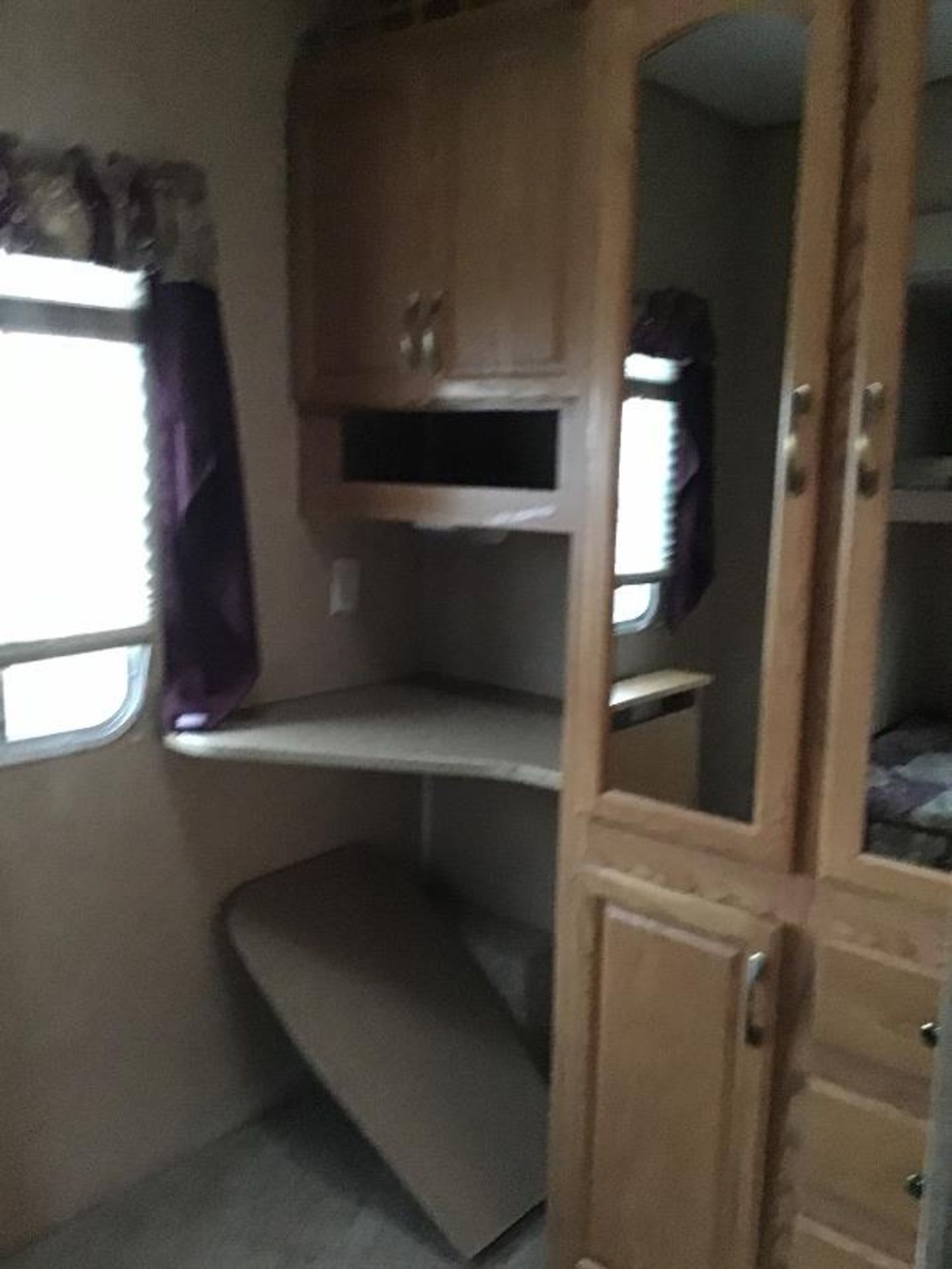2007 Sandpiper F315 by Forest River 5th Wheel Holiday Trailer - Image 19 of 29