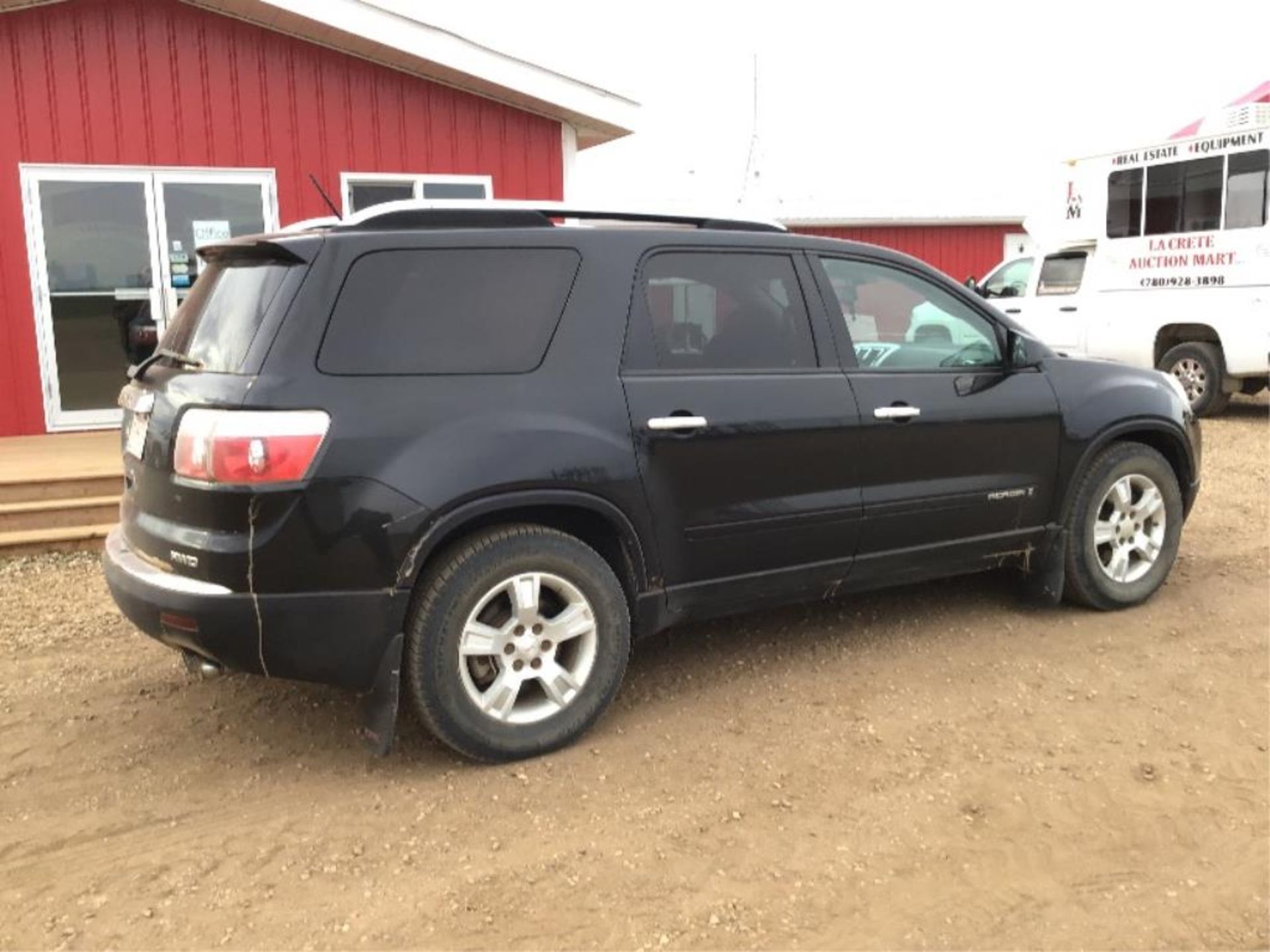 2008 GMC Acadia AWD SUV VIN 1GKEV13768J224907 3.6L Eng, A/T, 8-pass, 258,125km, Almost new brakes, - Image 2 of 12