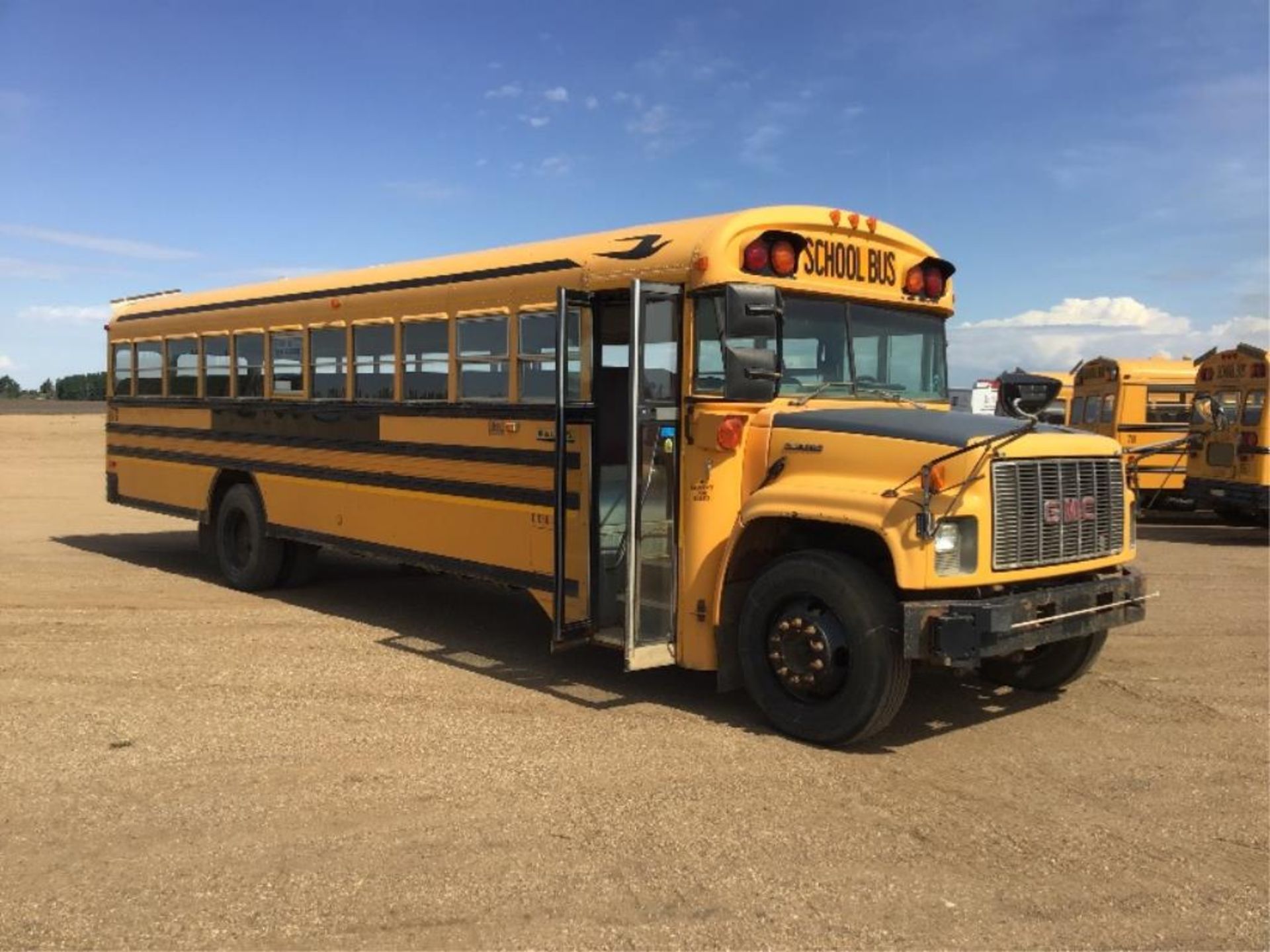 2002 GMC 66-pass Bus #170 VIN 1GDL7T1C02J500848 Diesel Eng, A/T, 270,445km