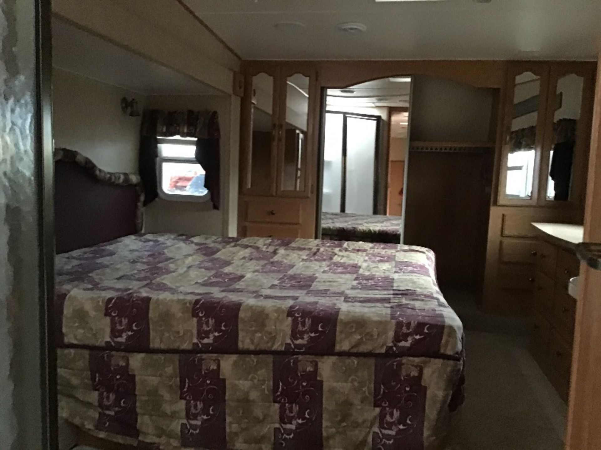 2007 Sandpiper F315 by Forest River 5th Wheel Holiday Trailer - Image 22 of 29