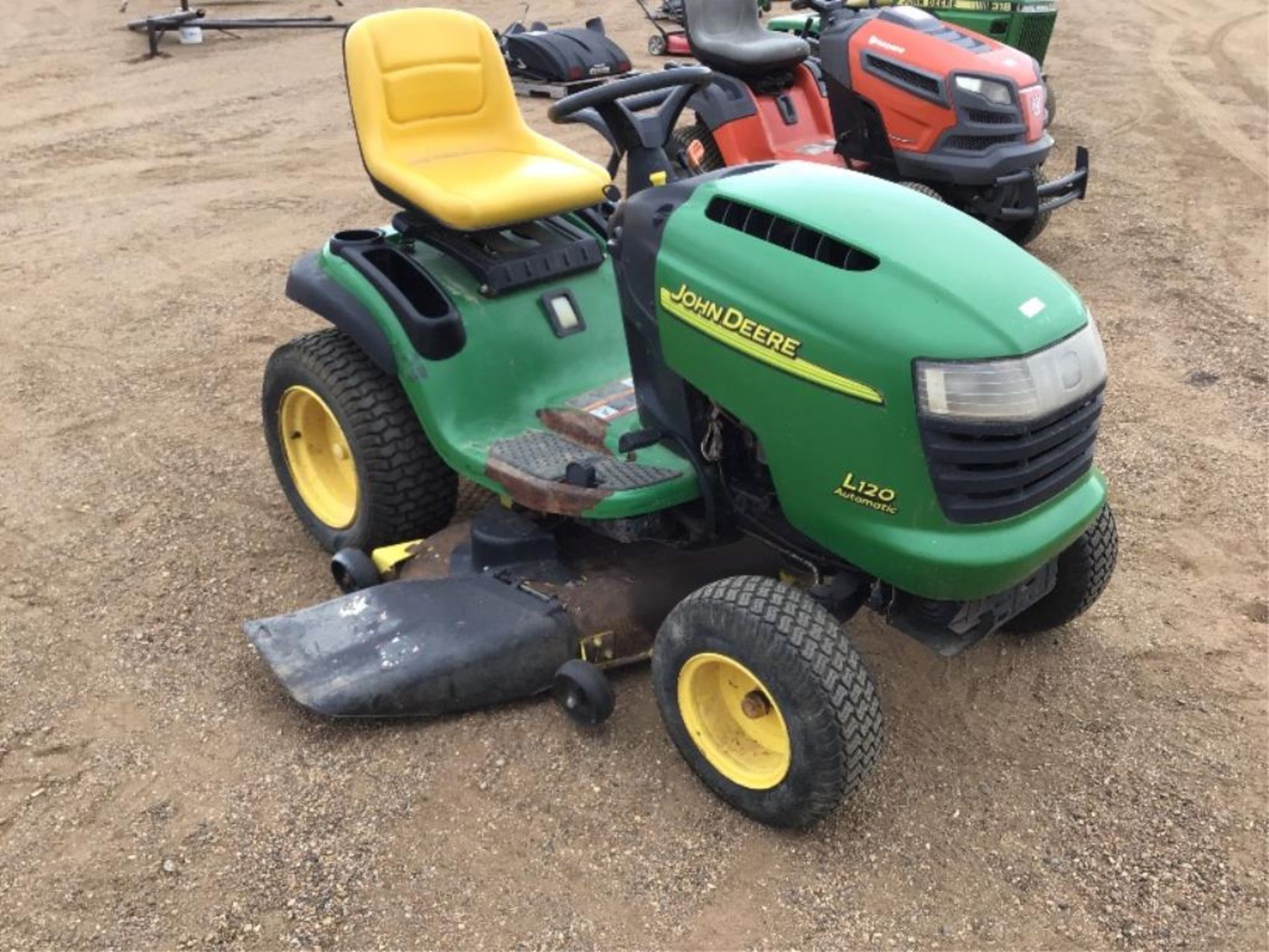 John Deere L120 Riding Lawn Mower Automatic, 48in Cut, 22hp Eng - Image 2 of 7