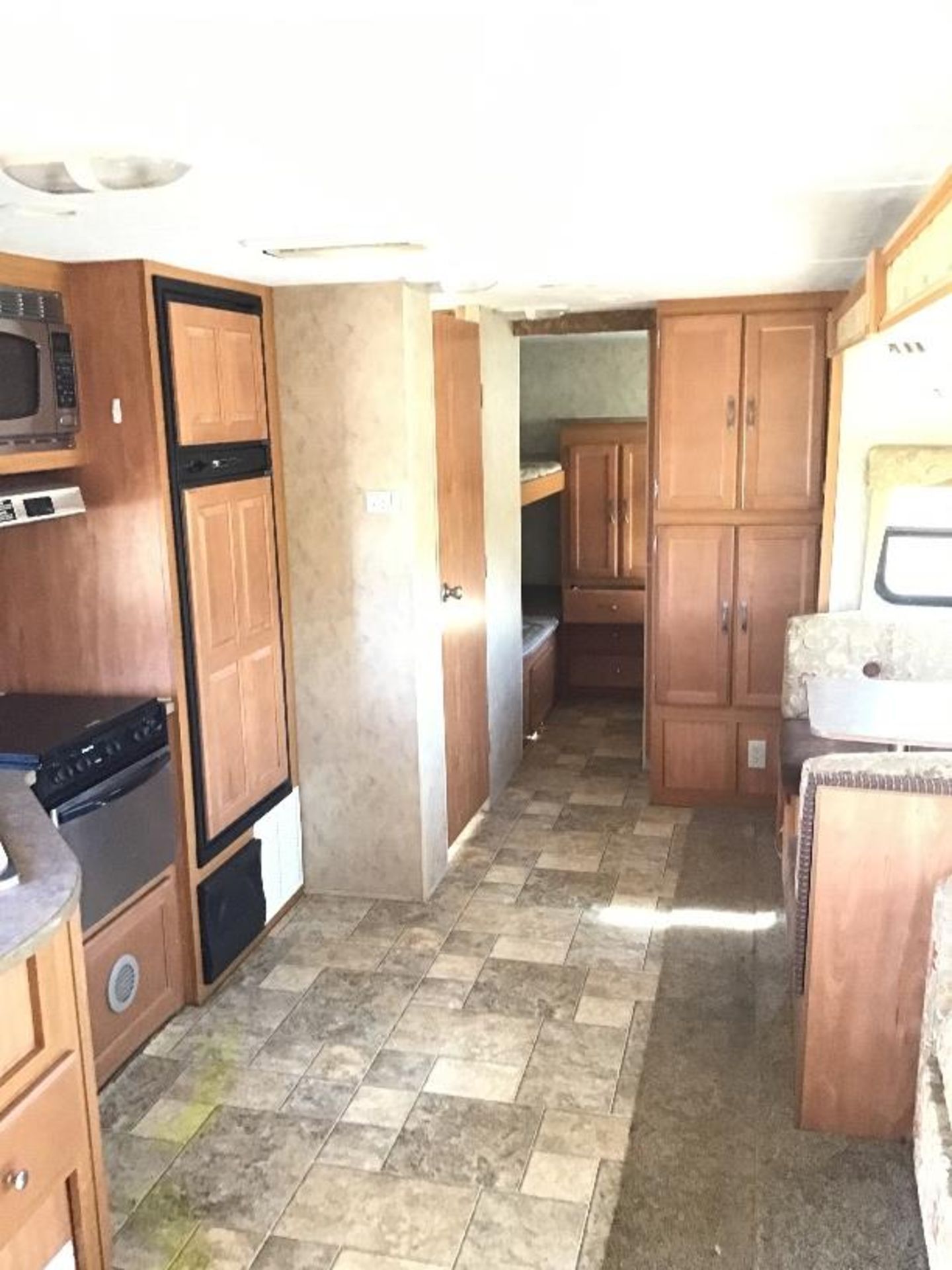 2008 Tundra 30QB-DSL Holiday Trailer VIN 47CTA3T298K123271 Quad Bunks in rear, Master Bedroom in - Image 9 of 18