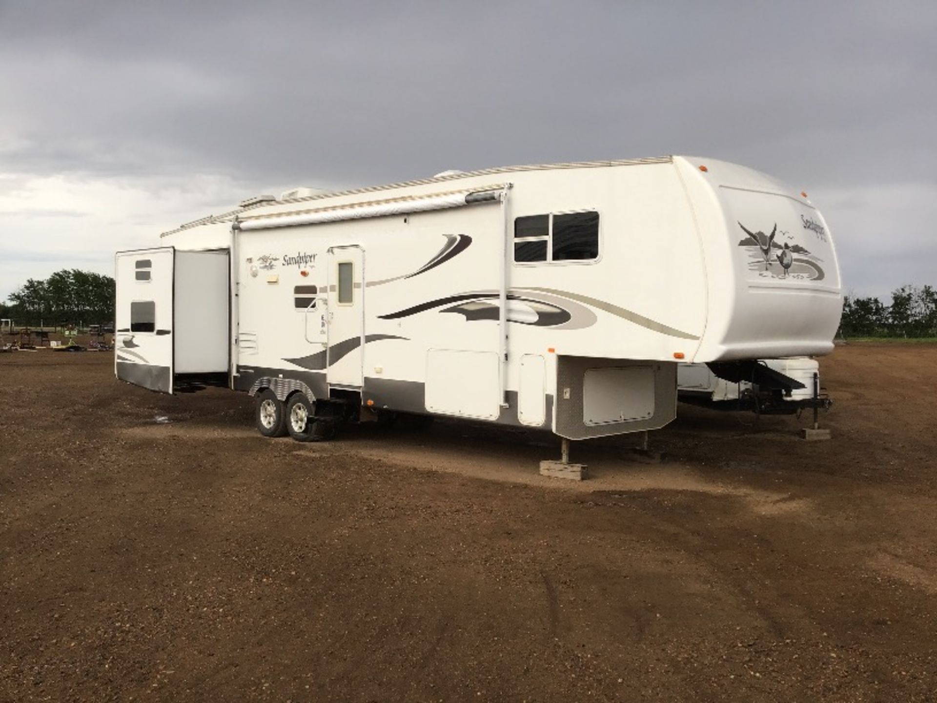 2007 Sandpiper F315 by Forest River 5th Wheel Holiday Trailer