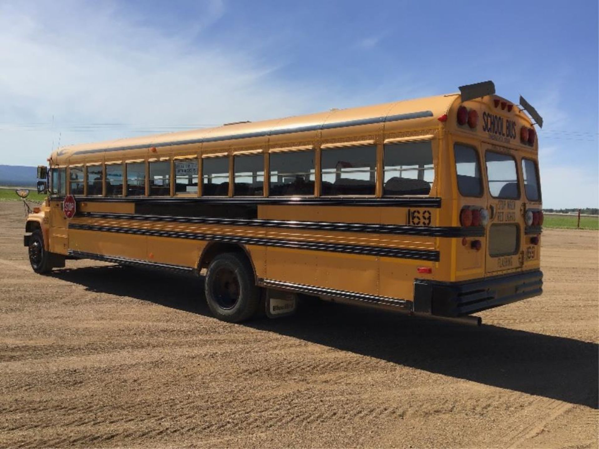 2002 GMC 66-pass Bus # 69 VIN 1GDL7T1C12J501121 Cat 3126 Diesel Eng, A/T, 368,196km - Image 5 of 16