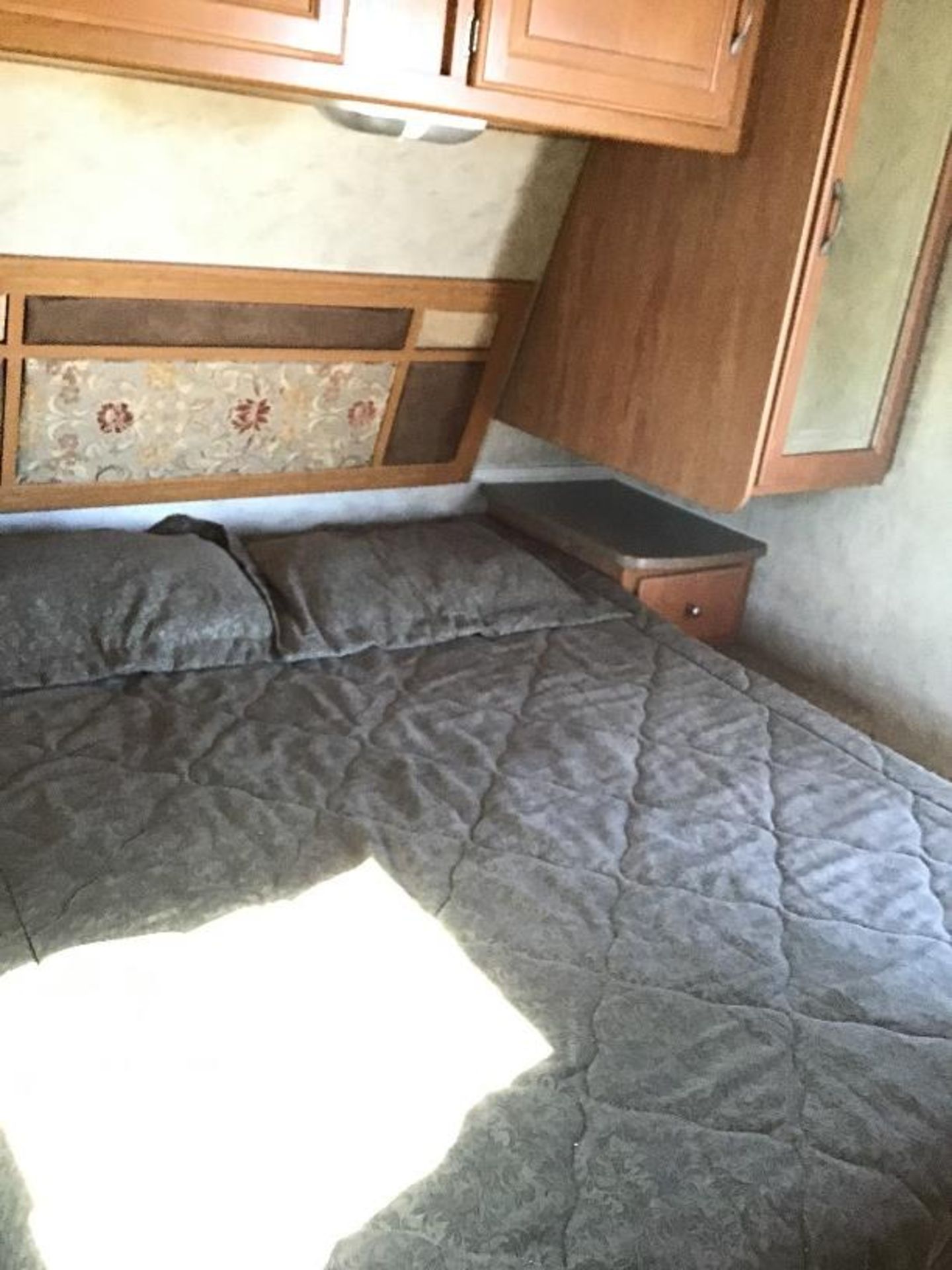 2008 Tundra 30QB-DSL Holiday Trailer VIN 47CTA3T298K123271 Quad Bunks in rear, Master Bedroom in - Image 17 of 18