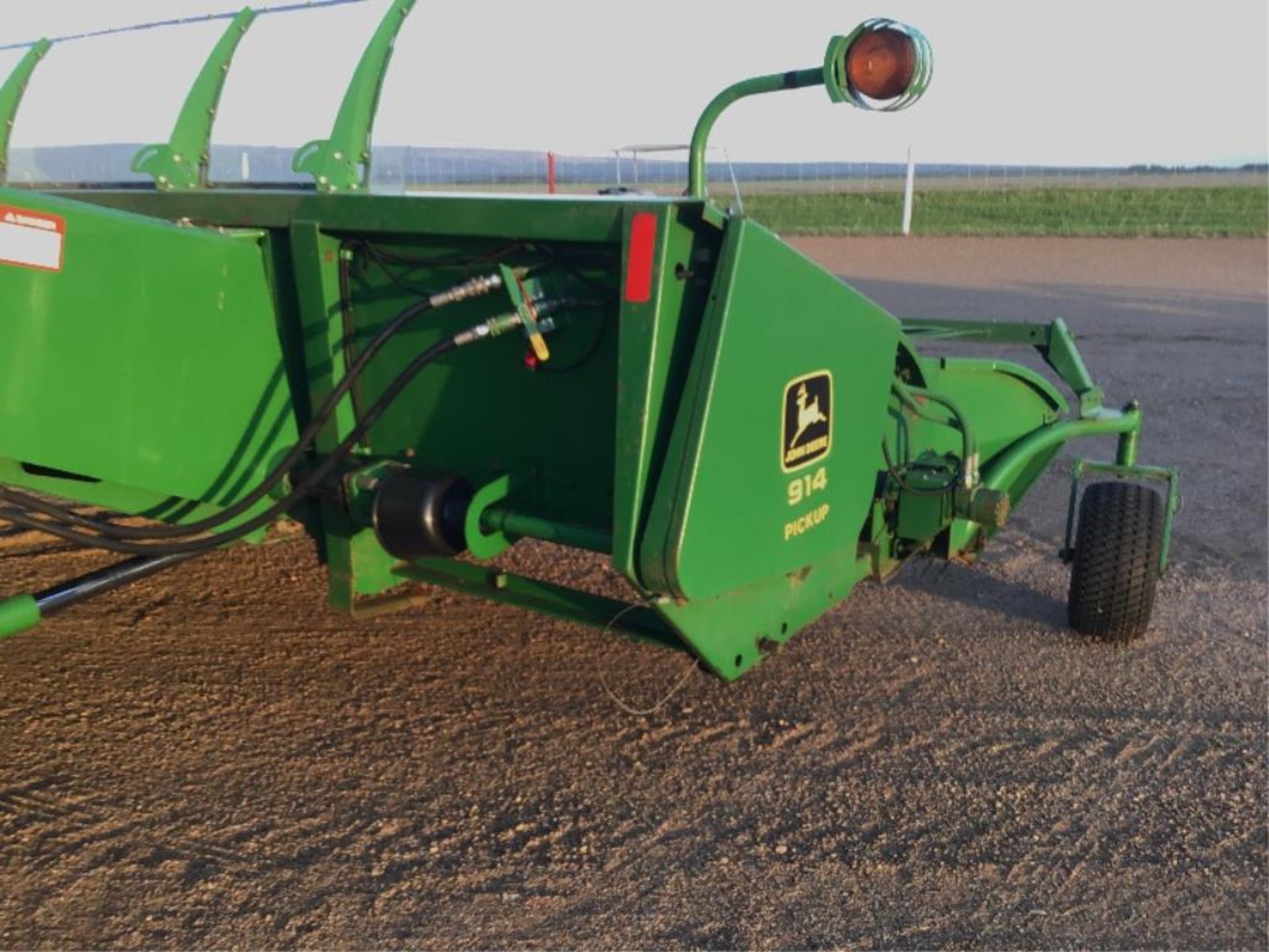 1994 John Deere 9600 Combine w/914 P/U Header Rear tires new in 2021, Farm Trax Yield Monitor, wired - Image 20 of 38