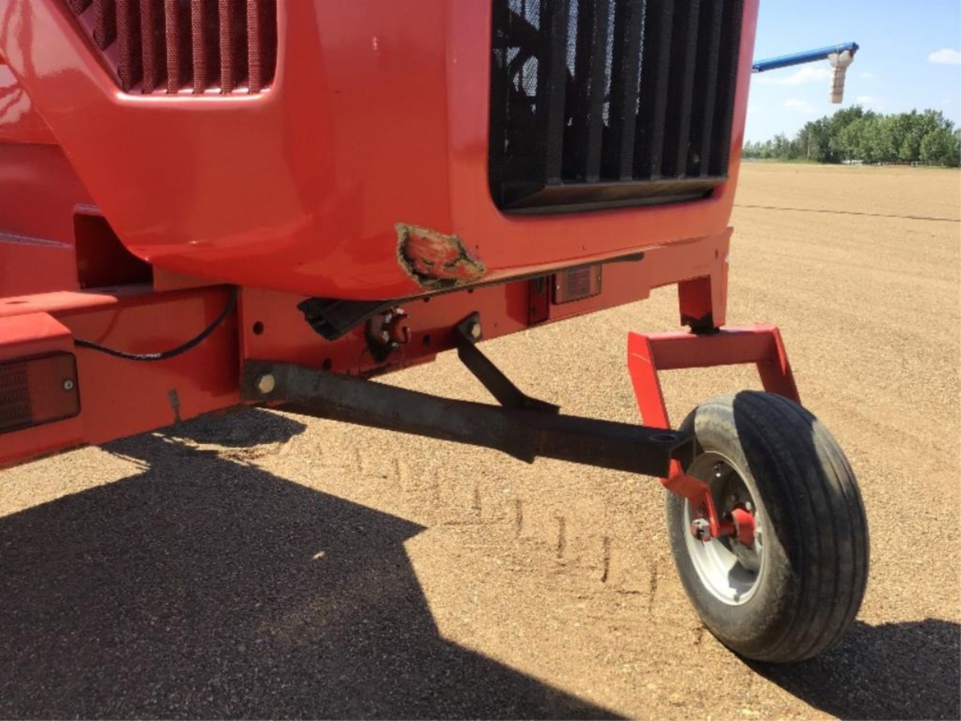 1999 Massey Ferguson 220 Series II 26Ft Swather 1754hr, VIN H220566, 21.5-16.1SL Front Tires , - Image 11 of 33