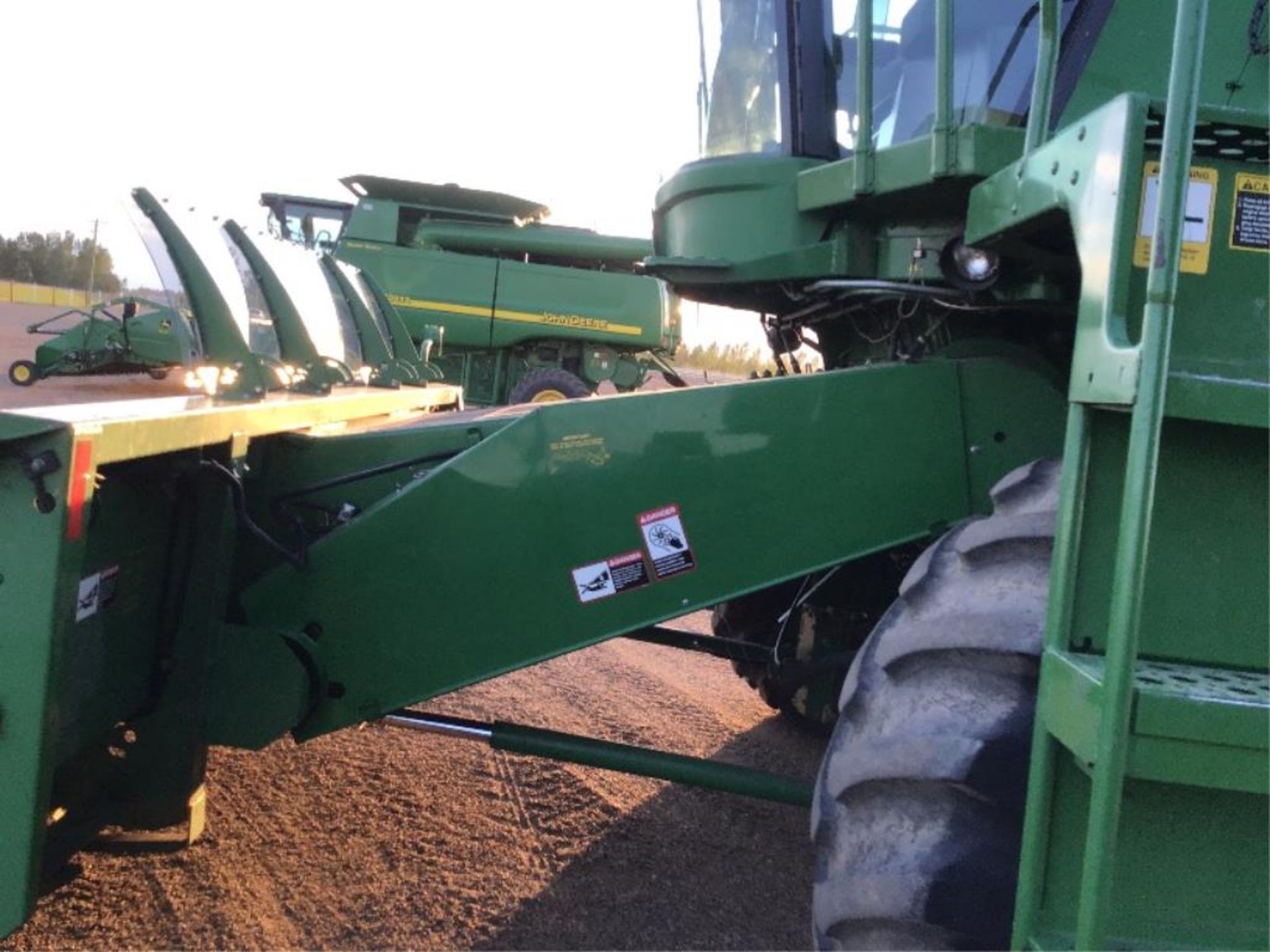 1994 John Deere 9600 Combine w/914 P/U Header Rear tires new in 2021, Farm Trax Yield Monitor, wired - Image 6 of 38