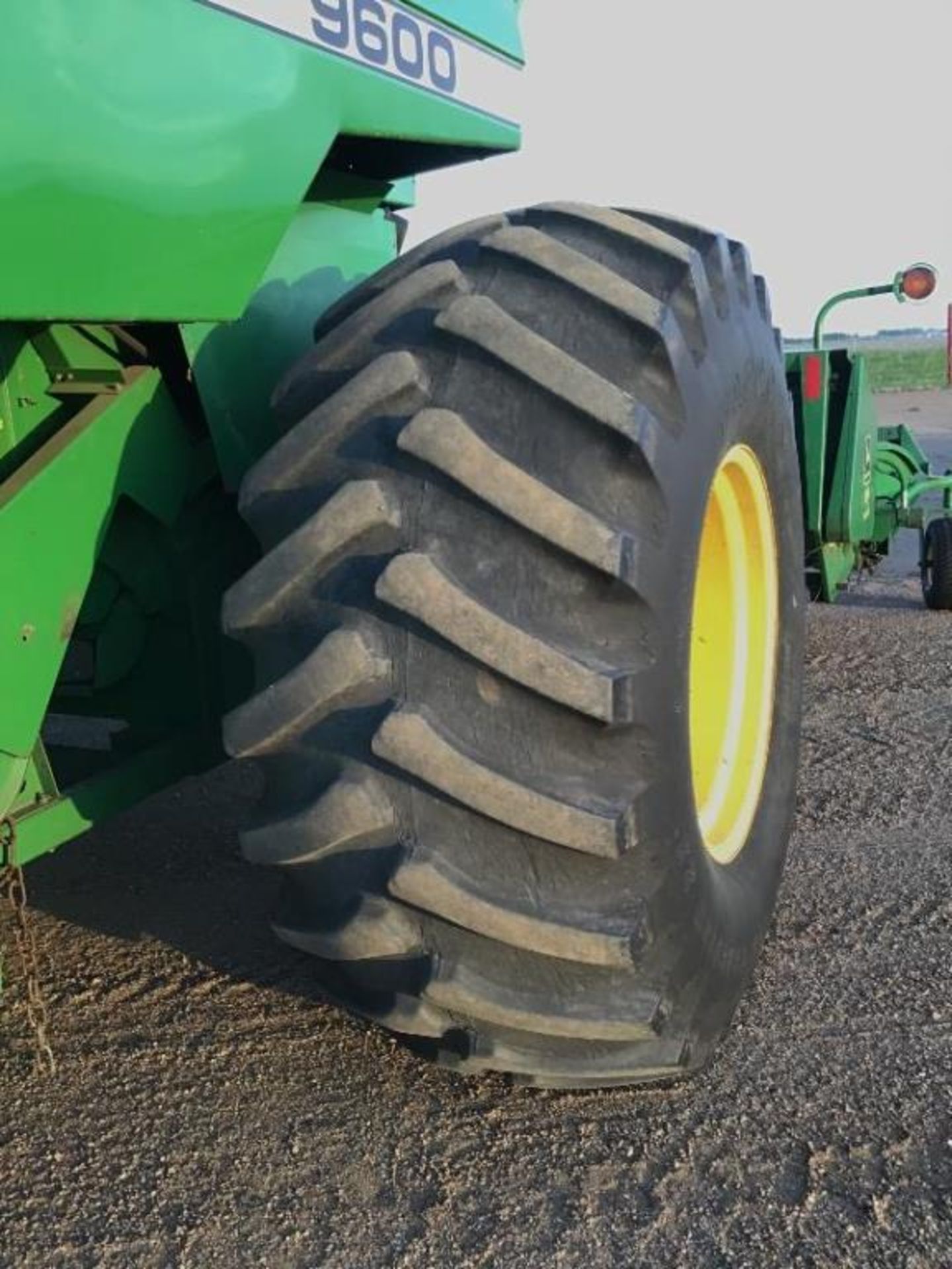 1994 John Deere 9600 Combine w/914 P/U Header Rear tires new in 2021, Farm Trax Yield Monitor, wired - Image 19 of 38