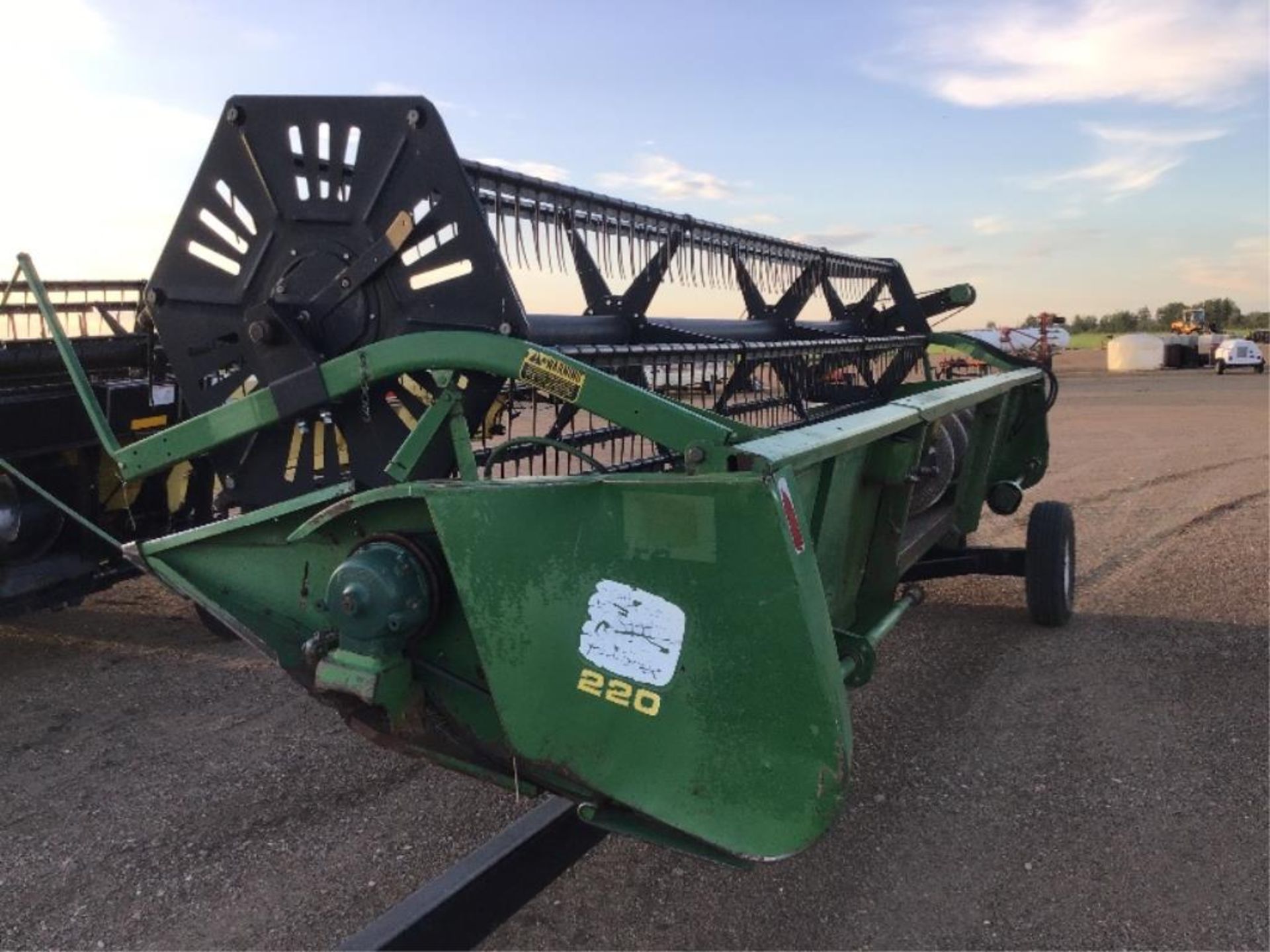 220 John Deere STR Cut Header (Transport Selling Seperate) - Image 2 of 9