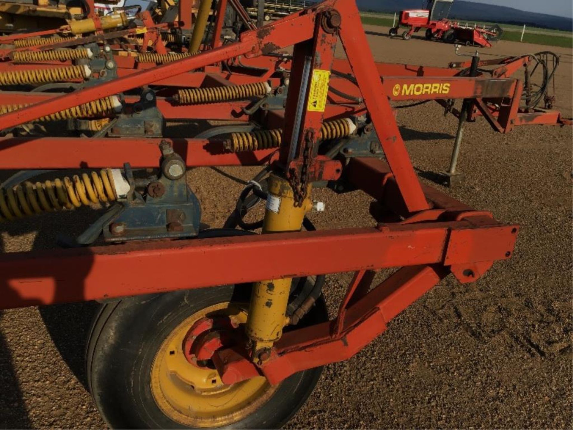 19Ft Morris CP-719 Single Wing Deep Tillage Cultiv 12in Spacing, Low Acres since Cylinders - Image 6 of 10