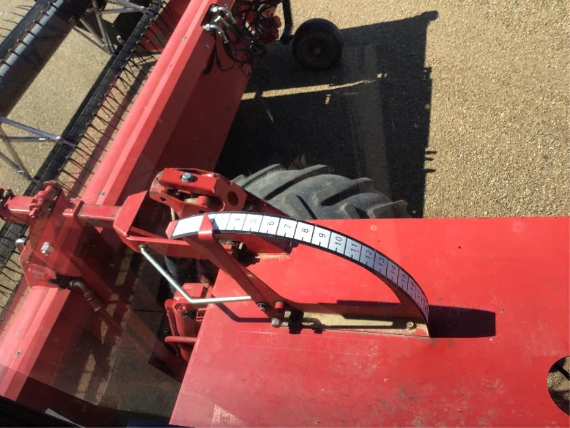 1999 Massey Ferguson 220 Series II 26Ft Swather 1754hr, VIN H220566, 21.5-16.1SL Front Tires , - Image 24 of 33