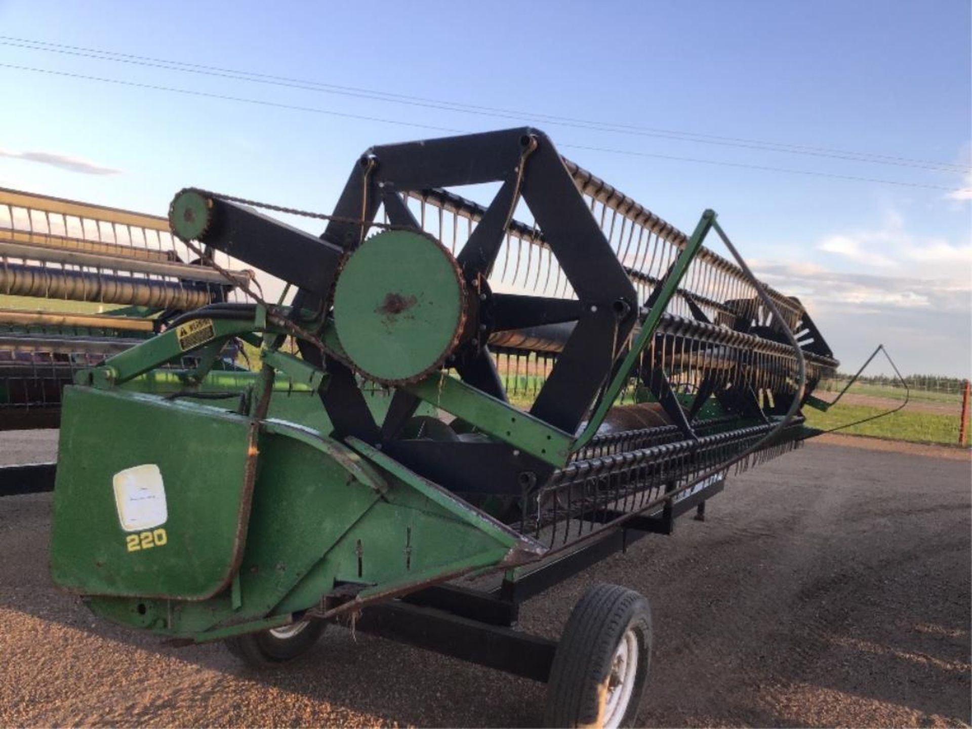 220 John Deere STR Cut Header (Transport Selling Seperate) - Image 8 of 9