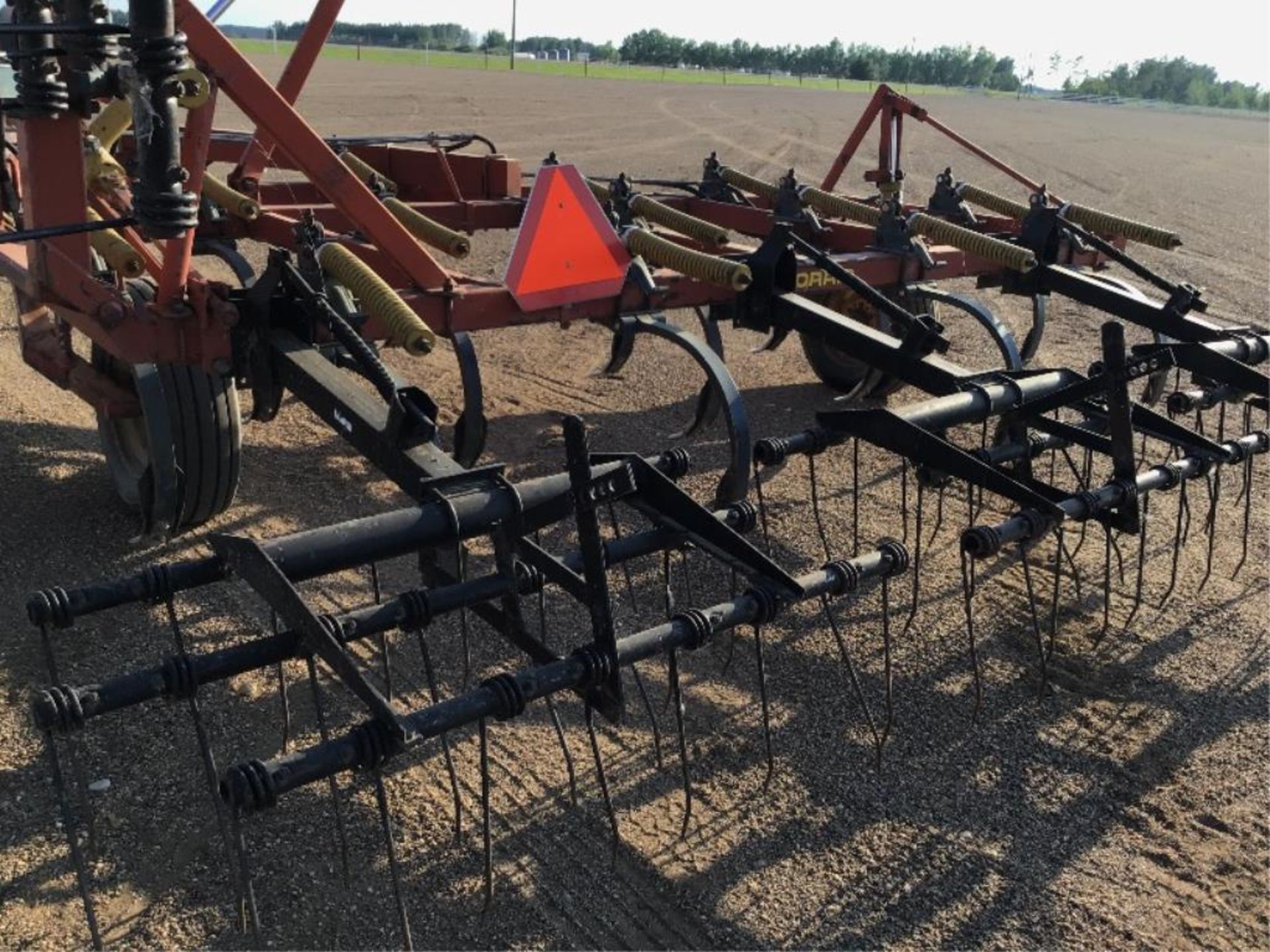 19Ft Morris CP-719 Single Wing Deep Tillage Cultiv 12in Spacing, Low Acres since Cylinders - Image 10 of 10