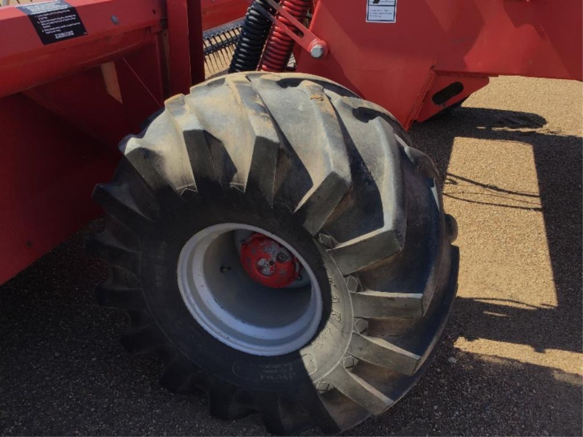 1999 Massey Ferguson 220 Series II 26Ft Swather 1754hr, VIN H220566, 21.5-16.1SL Front Tires , - Image 15 of 33