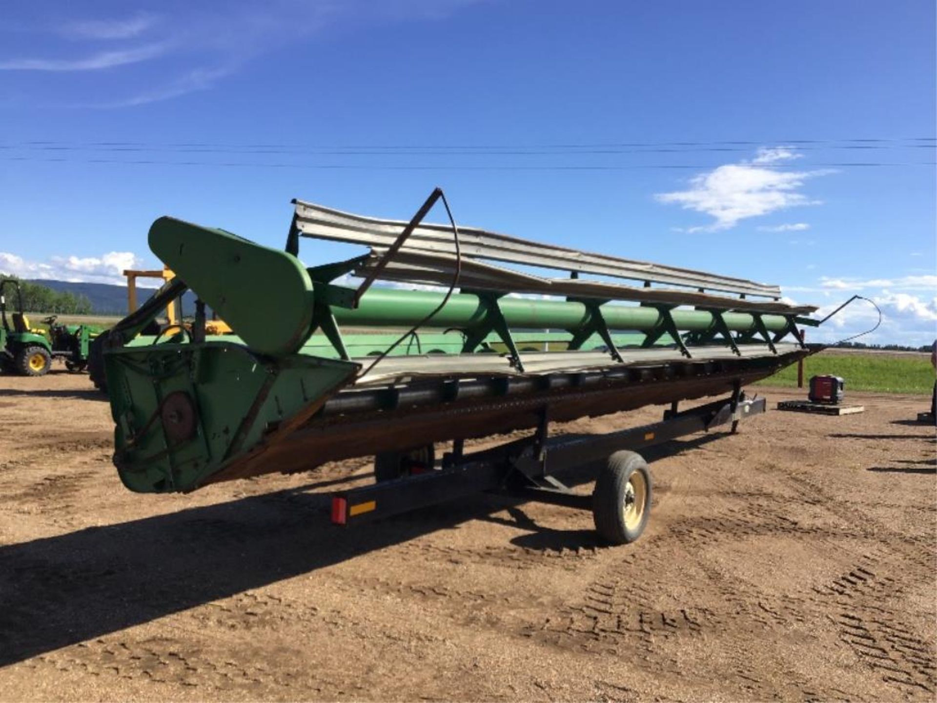 230 John Deere Rigid Header w/Batt Reel 30ft (header Transport not selling) - Image 4 of 9