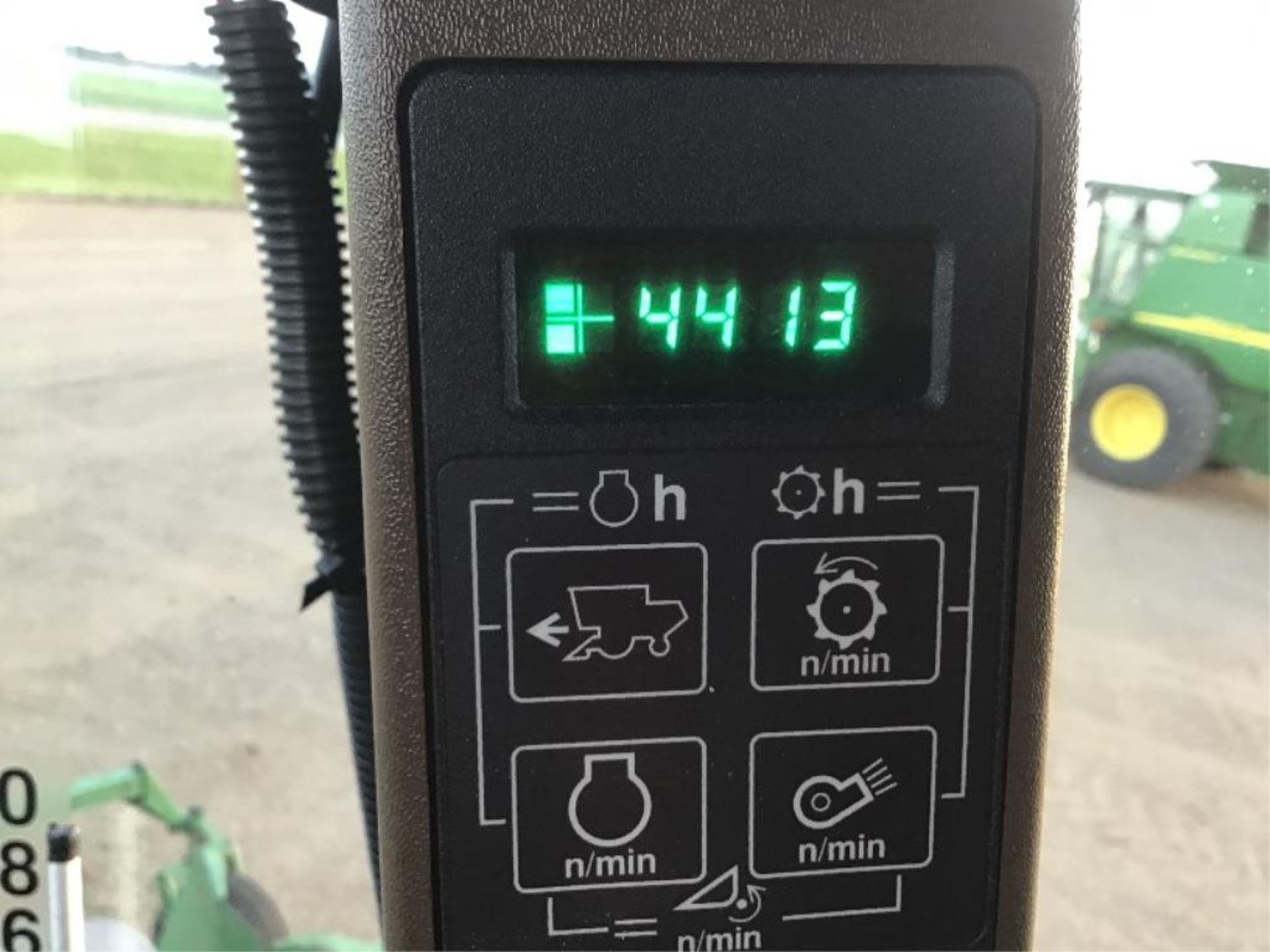 1994 John Deere 9600 Combine w/914 P/U Header Rear tires new in 2021, Farm Trax Yield Monitor, wired - Image 35 of 38