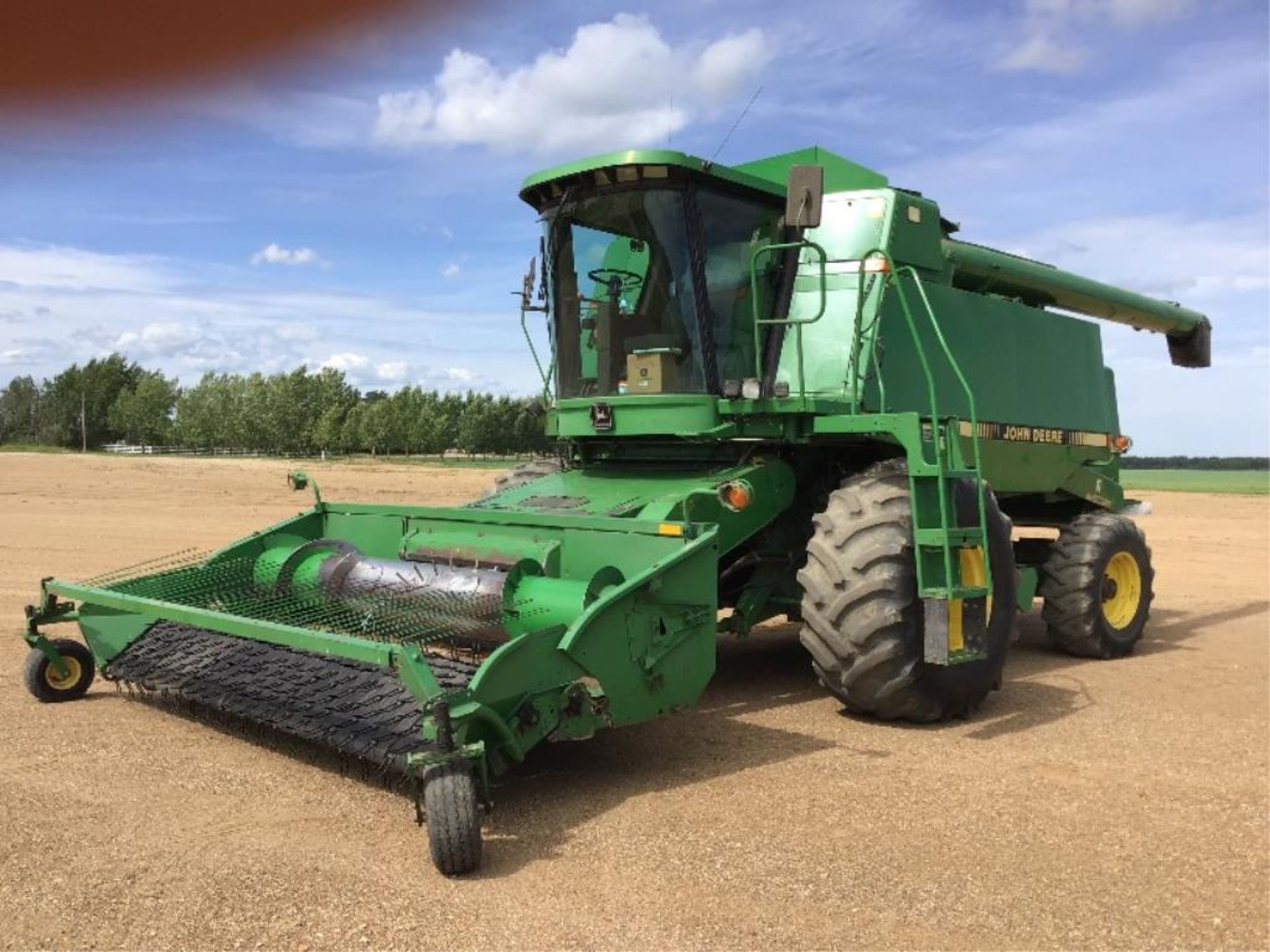 1994 John Deere 9600 Combine w/914 P/U Header Hyd 4wd Kit, Sunnybrook Cylinder, Fine Cut Chopper,