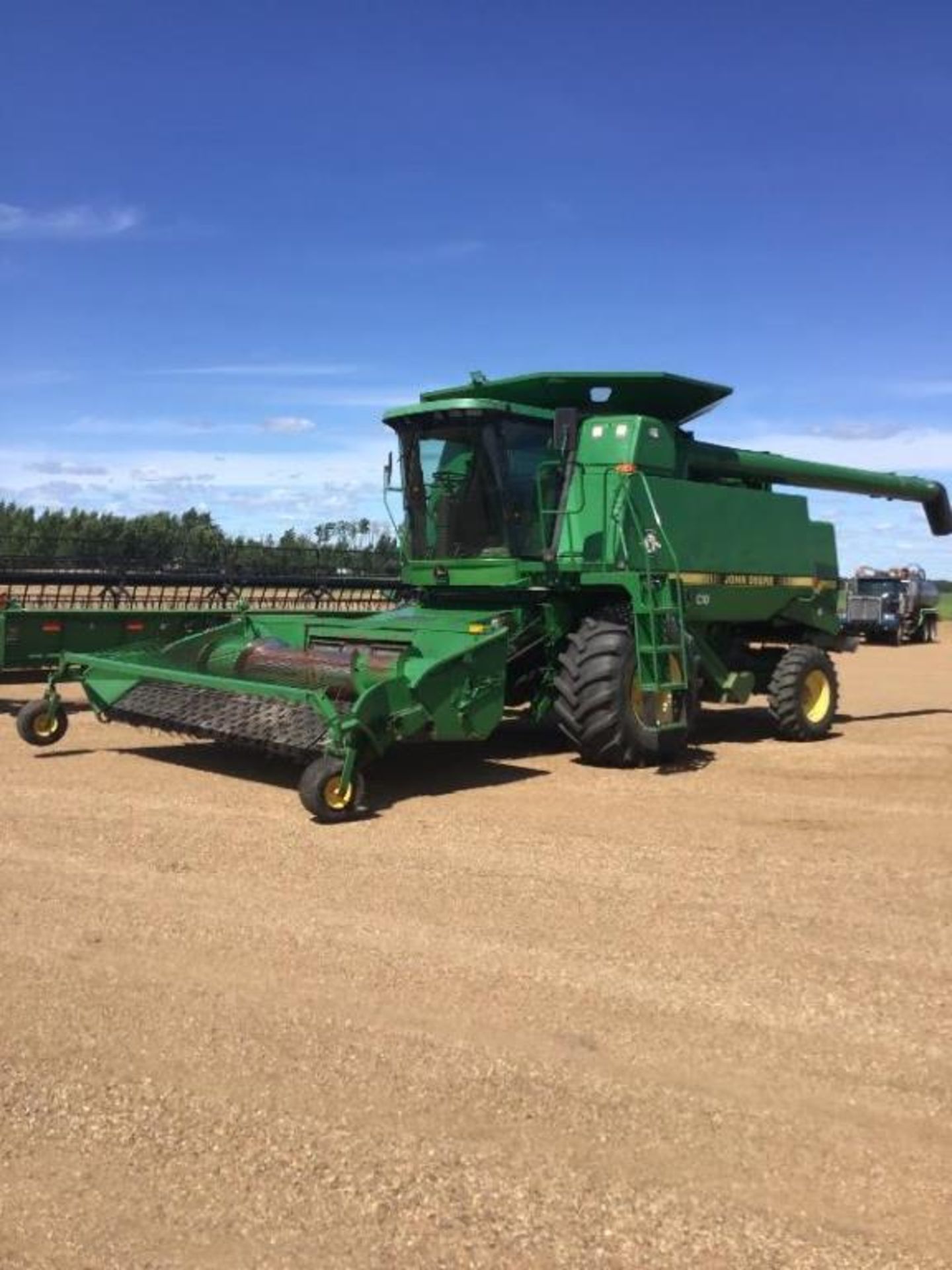 1997 9600 John Deere Combine w/914 P/U Header 5540 eng hrs, 3625 Threshing hrs, Hopper Topper, - Image 2 of 29