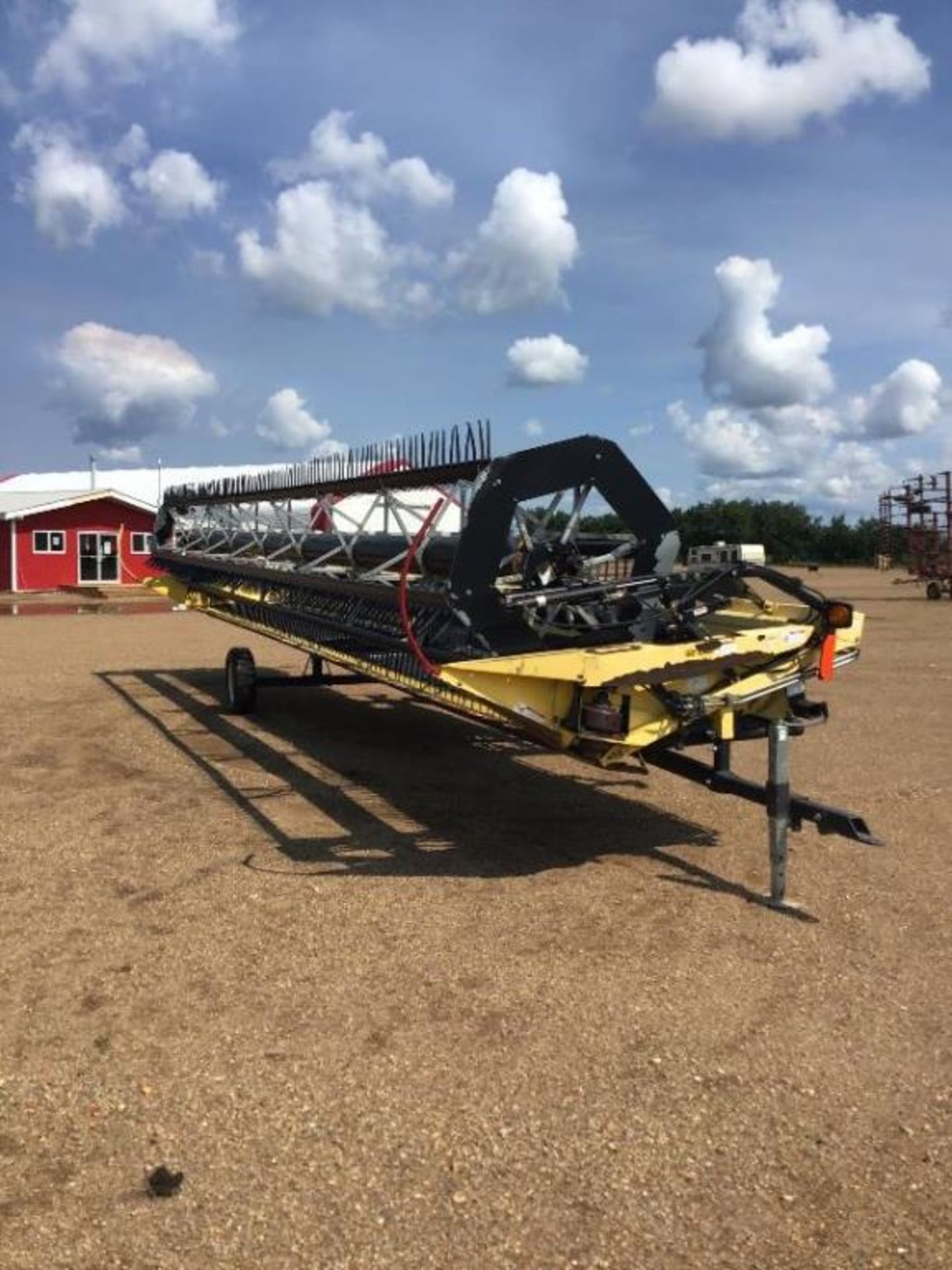 2006 HONEY BEE SP36 36 Ft Draper Header to fit Case IH 88 series combines, P/U reel, hyd F&A, - Image 2 of 9