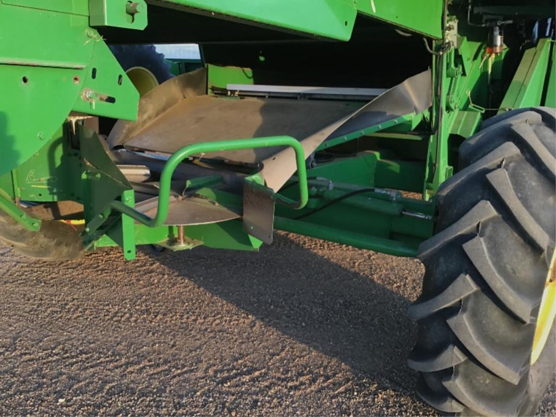 1994 John Deere 9600 Combine w/914 P/U Header Rear tires new in 2021, Farm Trax Yield Monitor, wired - Image 16 of 38