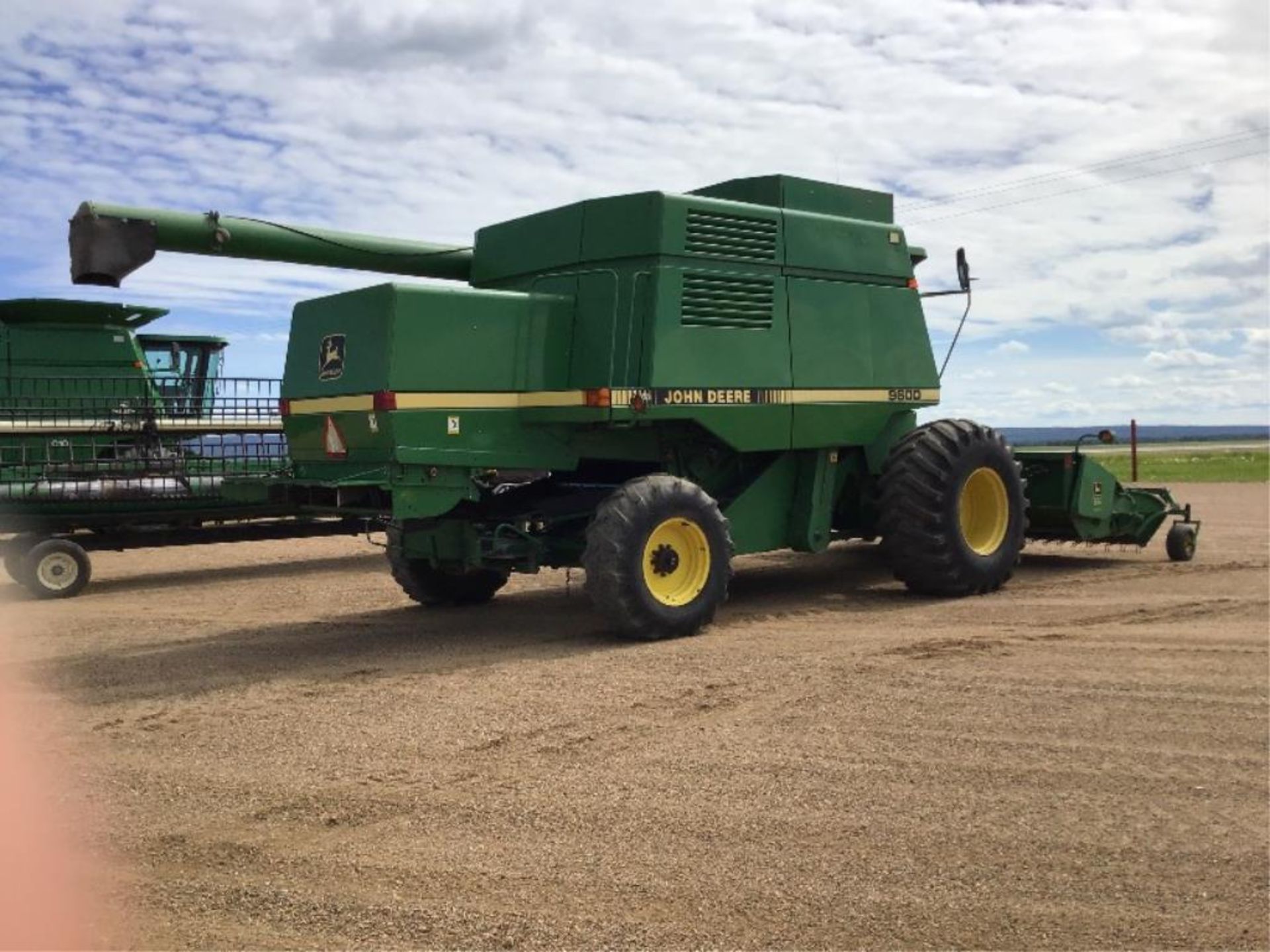 1994 John Deere 9600 Combine w/914 P/U Header Hyd 4wd Kit, Sunnybrook Cylinder, Fine Cut Chopper, - Image 3 of 23