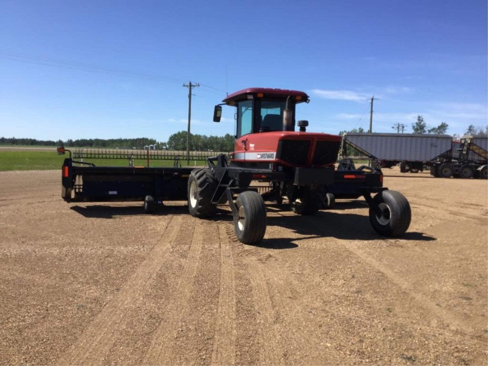 2003 Westward 9350 30Ft SP Swather w/ 972 MacDon Harvest Header New Batteries, 2-spd Trans, May need - Image 4 of 15