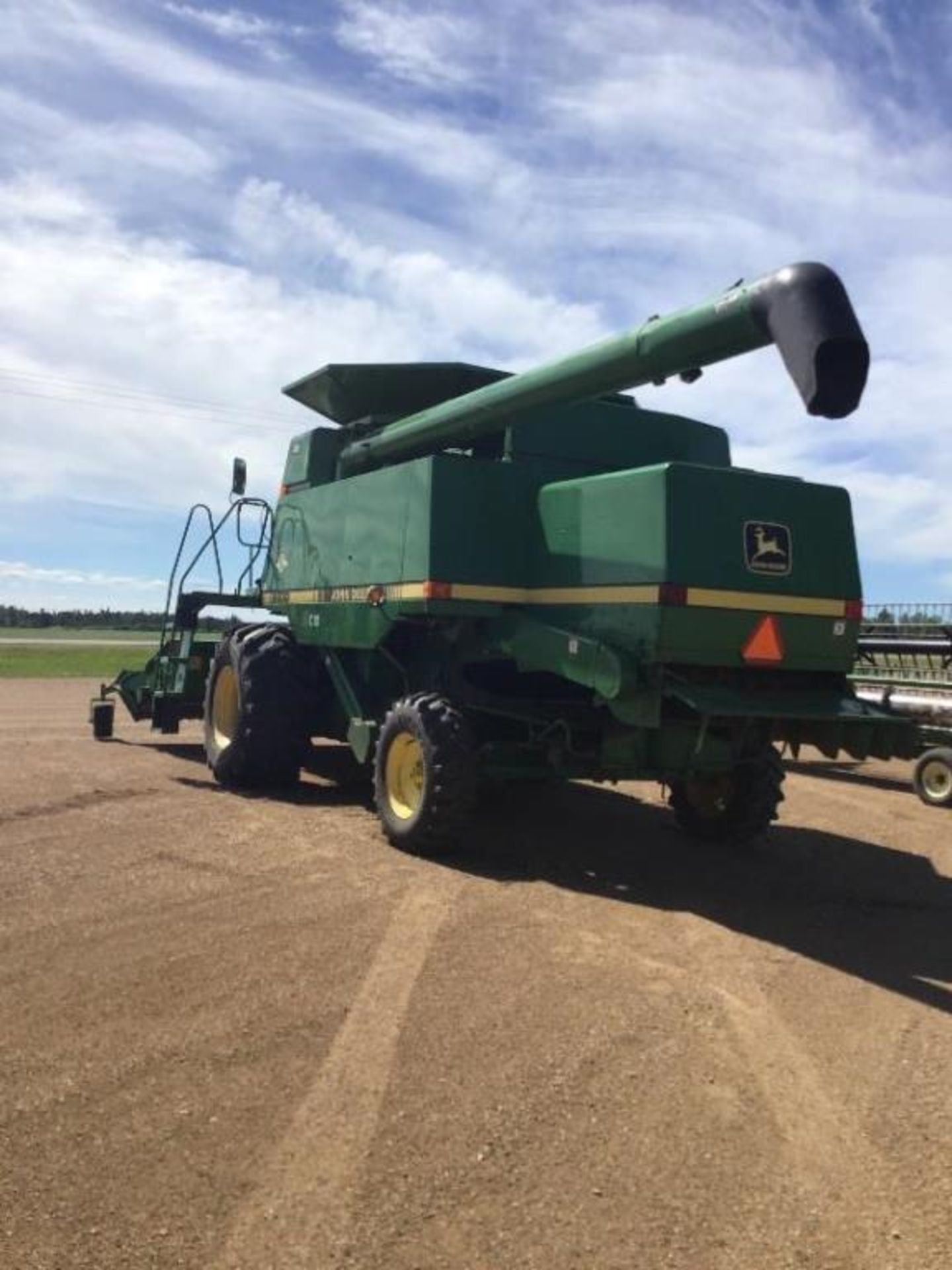 1997 9600 John Deere Combine w/914 P/U Header 5540 eng hrs, 3625 Threshing hrs, Hopper Topper, - Image 12 of 29