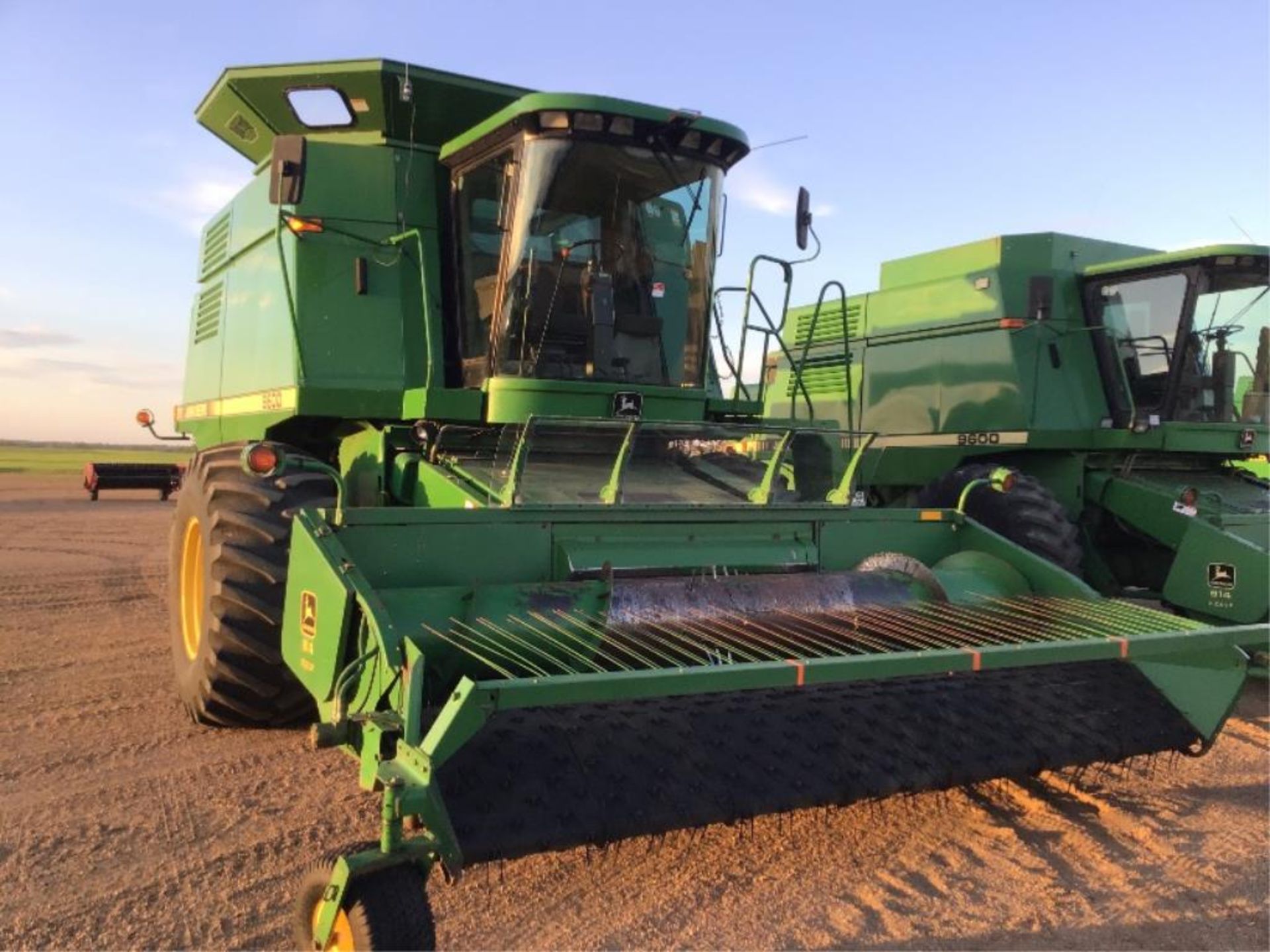 1994 John Deere 9600 Combine w/914 P/U Header Rear tires new in 2021, Farm Trax Yield Monitor, wired - Image 2 of 38