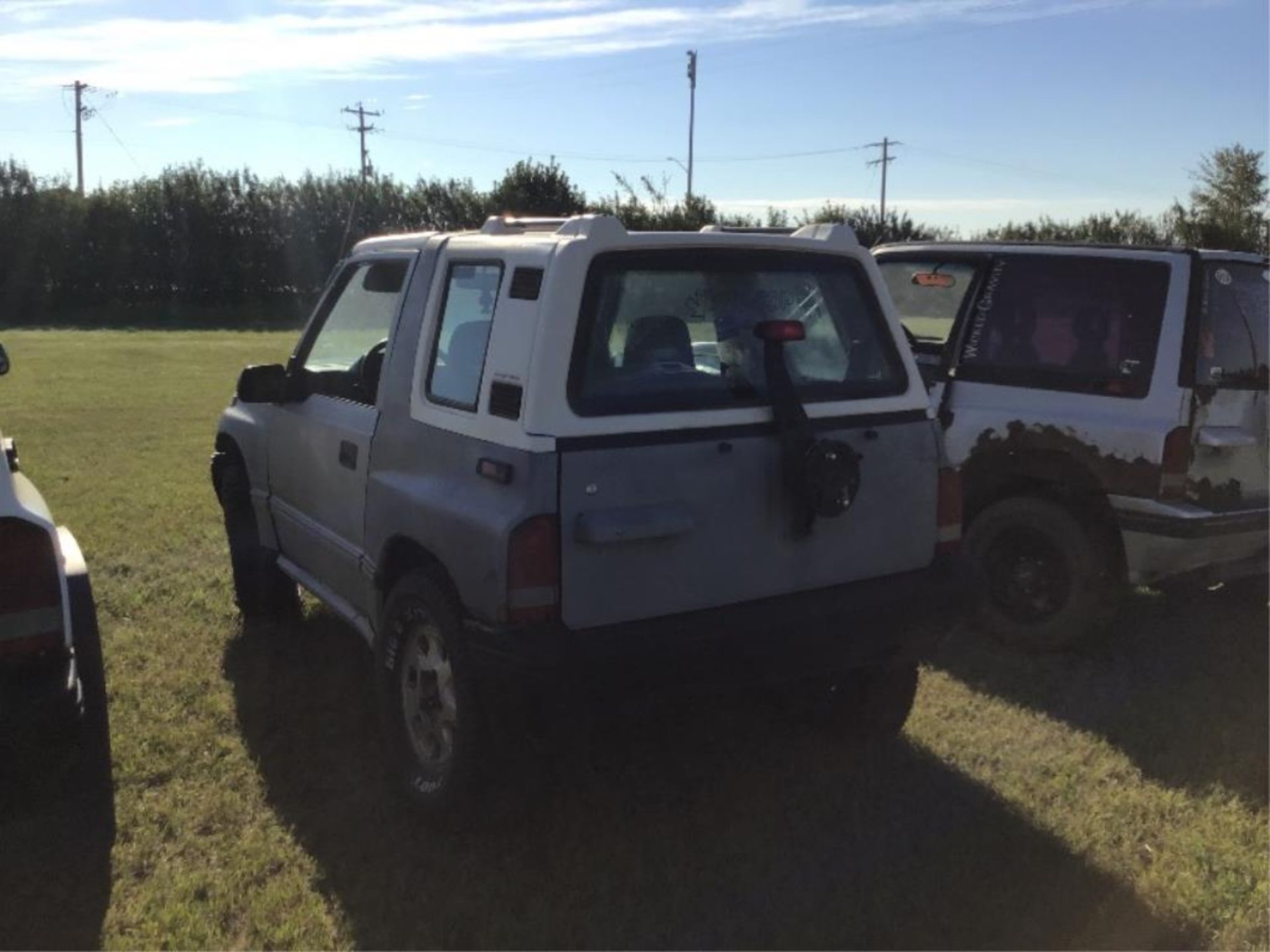 1995 White GMC Tracker (Parts Only) VIN 2CNBJ1861S6912405 230826km - Image 4 of 12