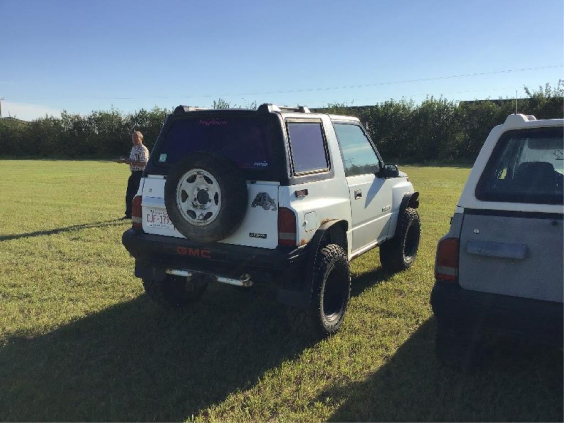 1991 GMC Tracker 4WD SUV VIN 2CKBJ18U6M6935662 5-spd St Trans, Front Mount 7500lb Cable Winch, 255,7 - Image 3 of 13