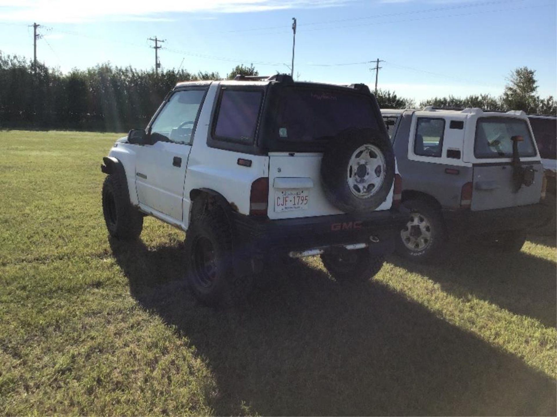 1991 GMC Tracker 4WD SUV VIN 2CKBJ18U6M6935662 5-spd St Trans, Front Mount 7500lb Cable Winch, 255,7 - Image 5 of 13