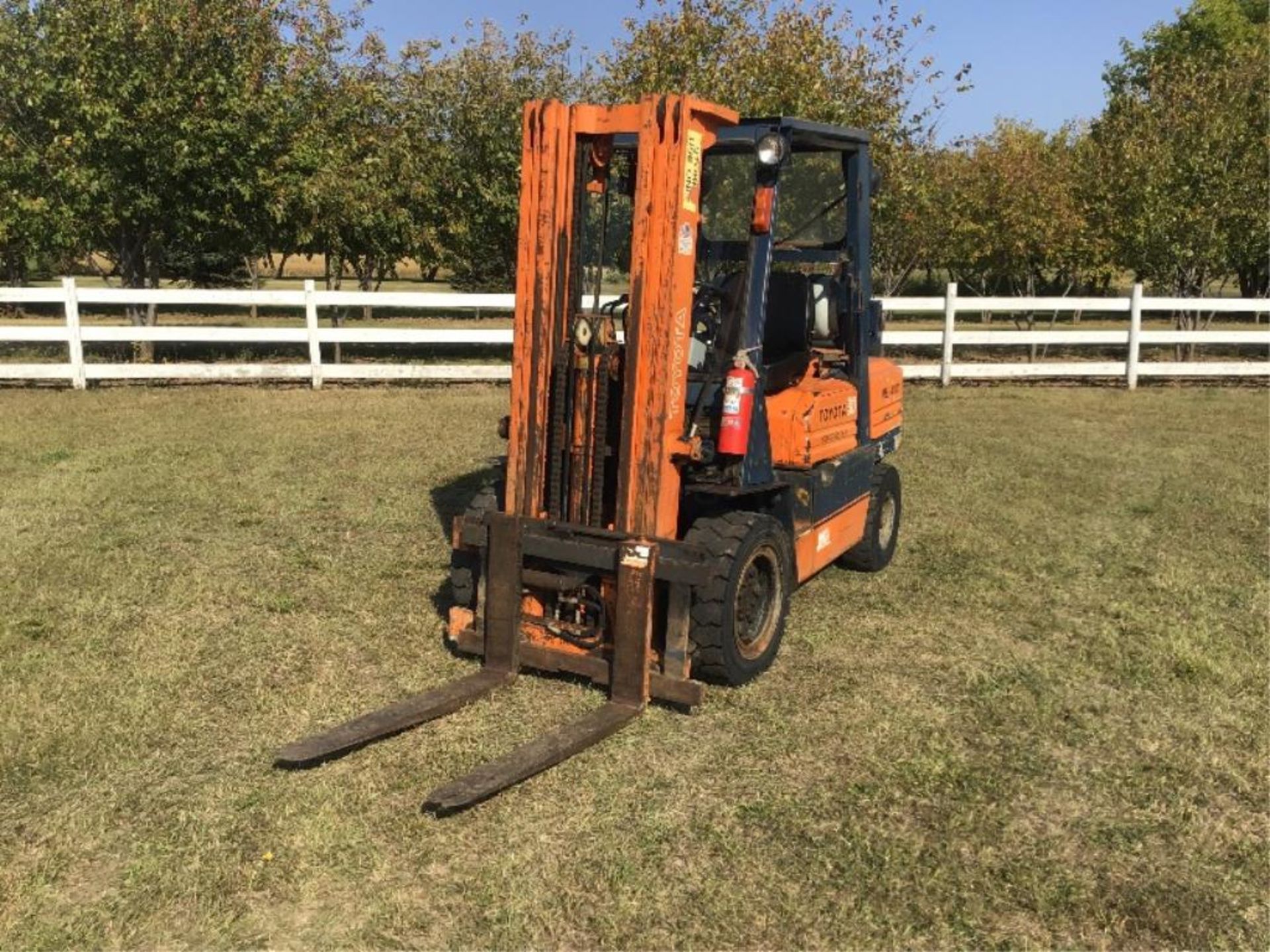 Toyota G30 Propane/Gas Powered Forklift 6000lb Lift Capacity 14ft Lift c/w Doors & Heater. s/n 5FG