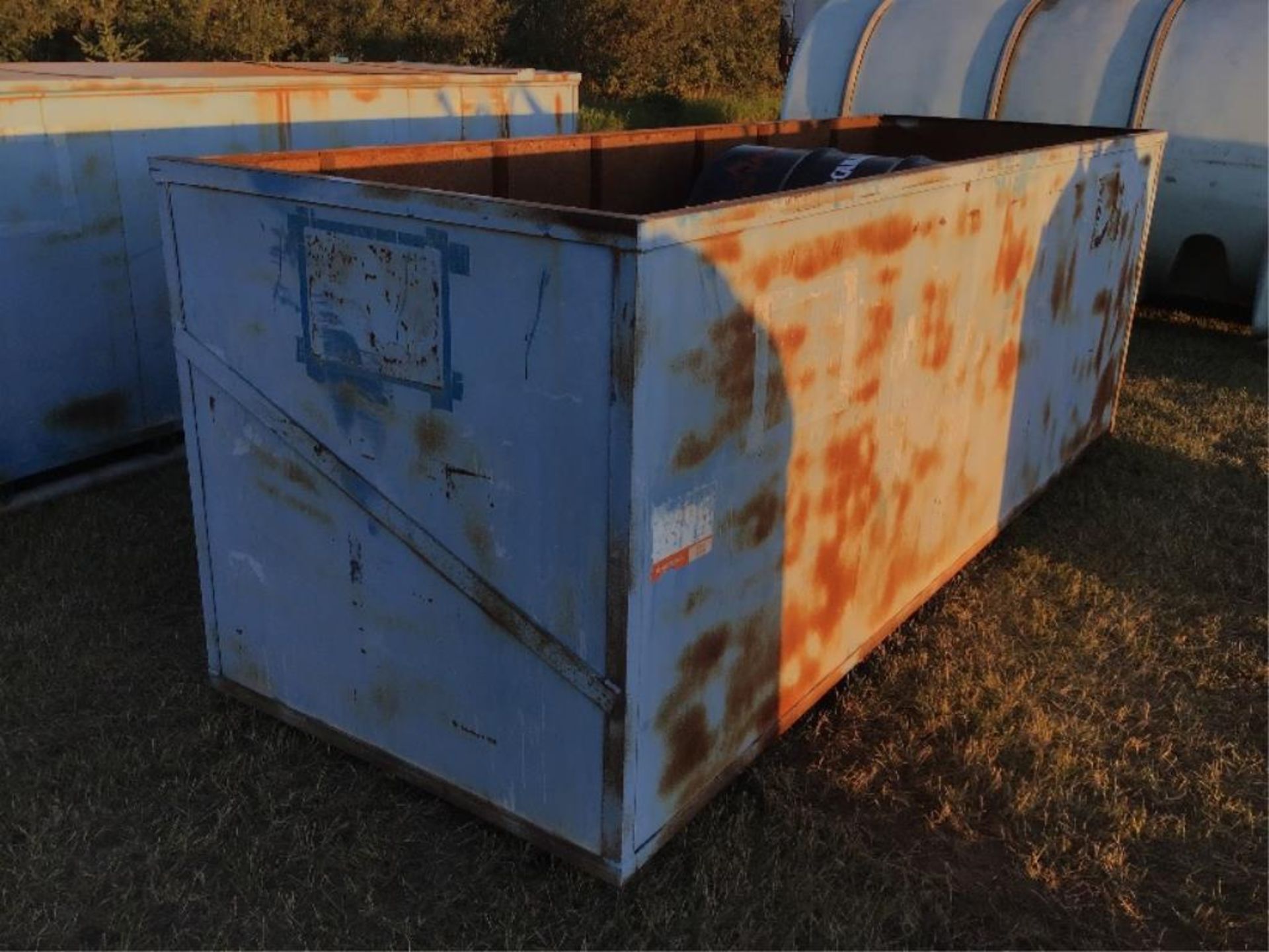 Steel Shipping/Storage Contailer w/Barrels