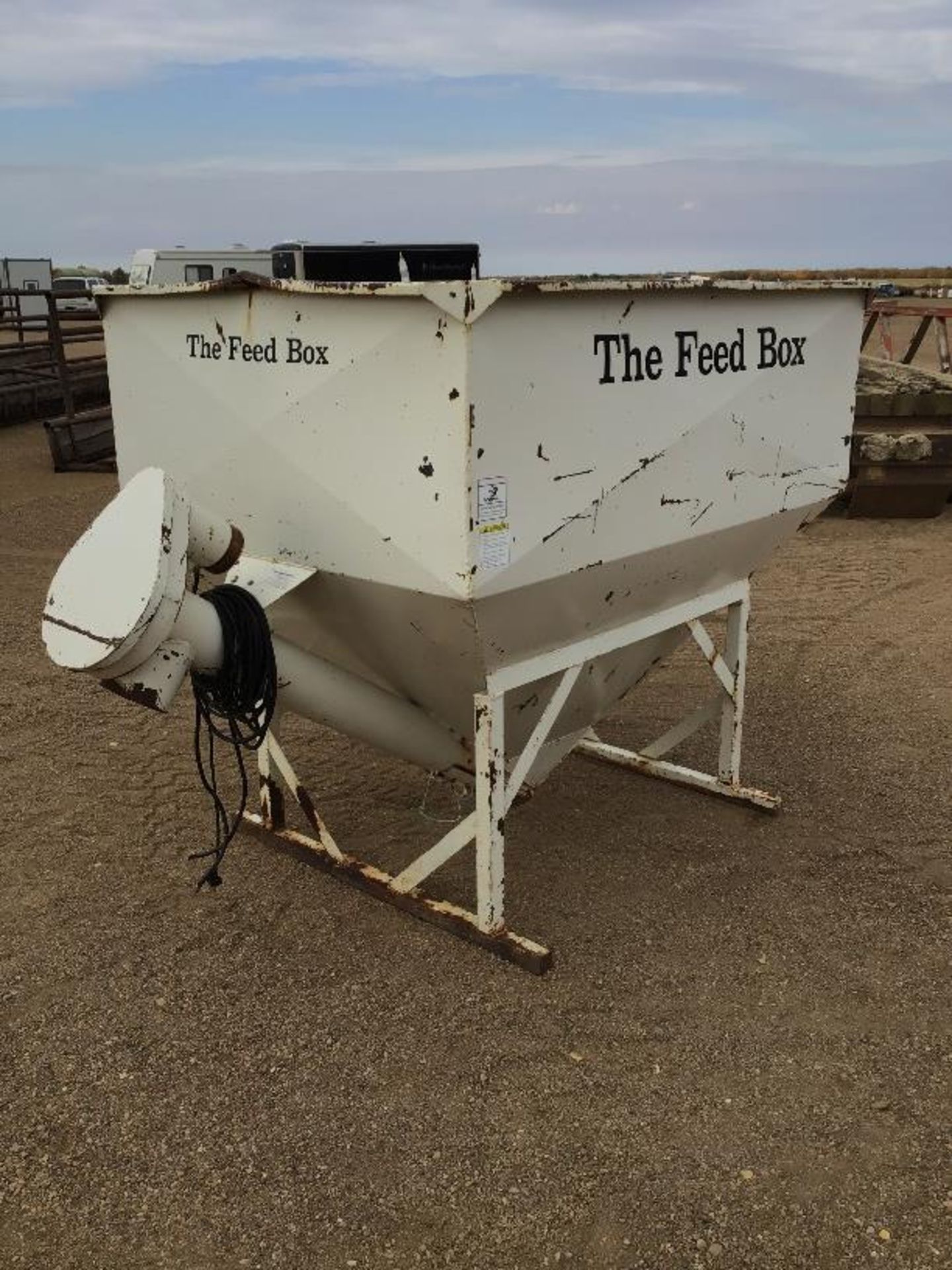 The Feed Box GP70 (Pickup Mount)