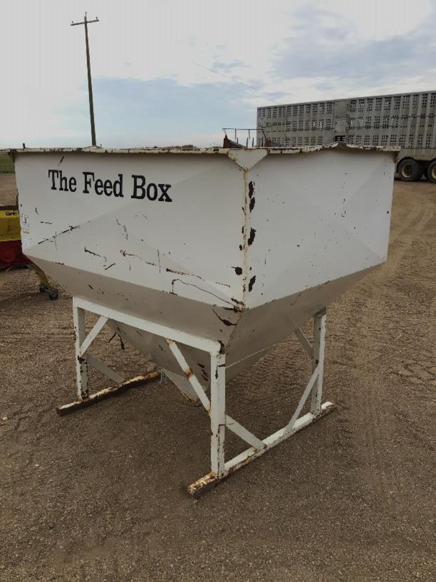 The Feed Box GP70 (Pickup Mount) - Image 2 of 5