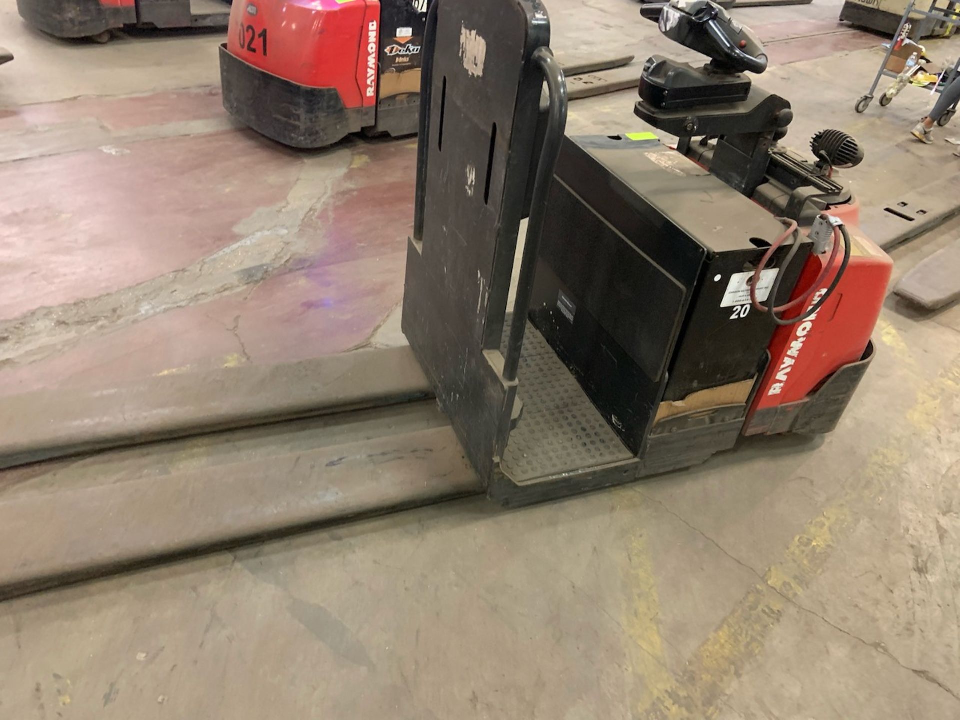 Raymond Electric Pallet Jack model: 8510 Serial: 851-16-12783 Year: 2016 - Image 2 of 4