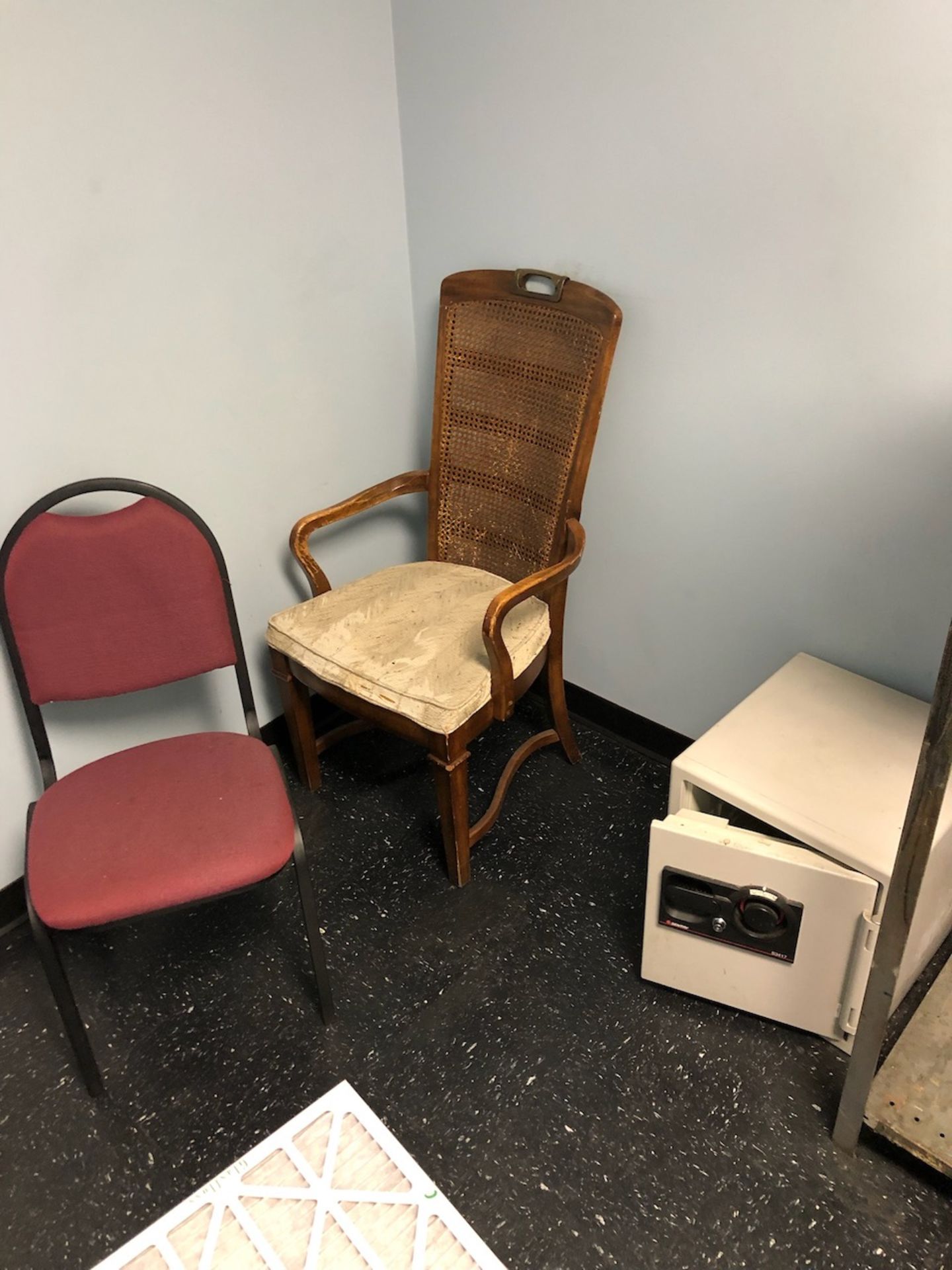 Contents of Room to include Sentry S3417 Safe/Metal Rack/Wood Cabinet/Chairs - Image 4 of 4